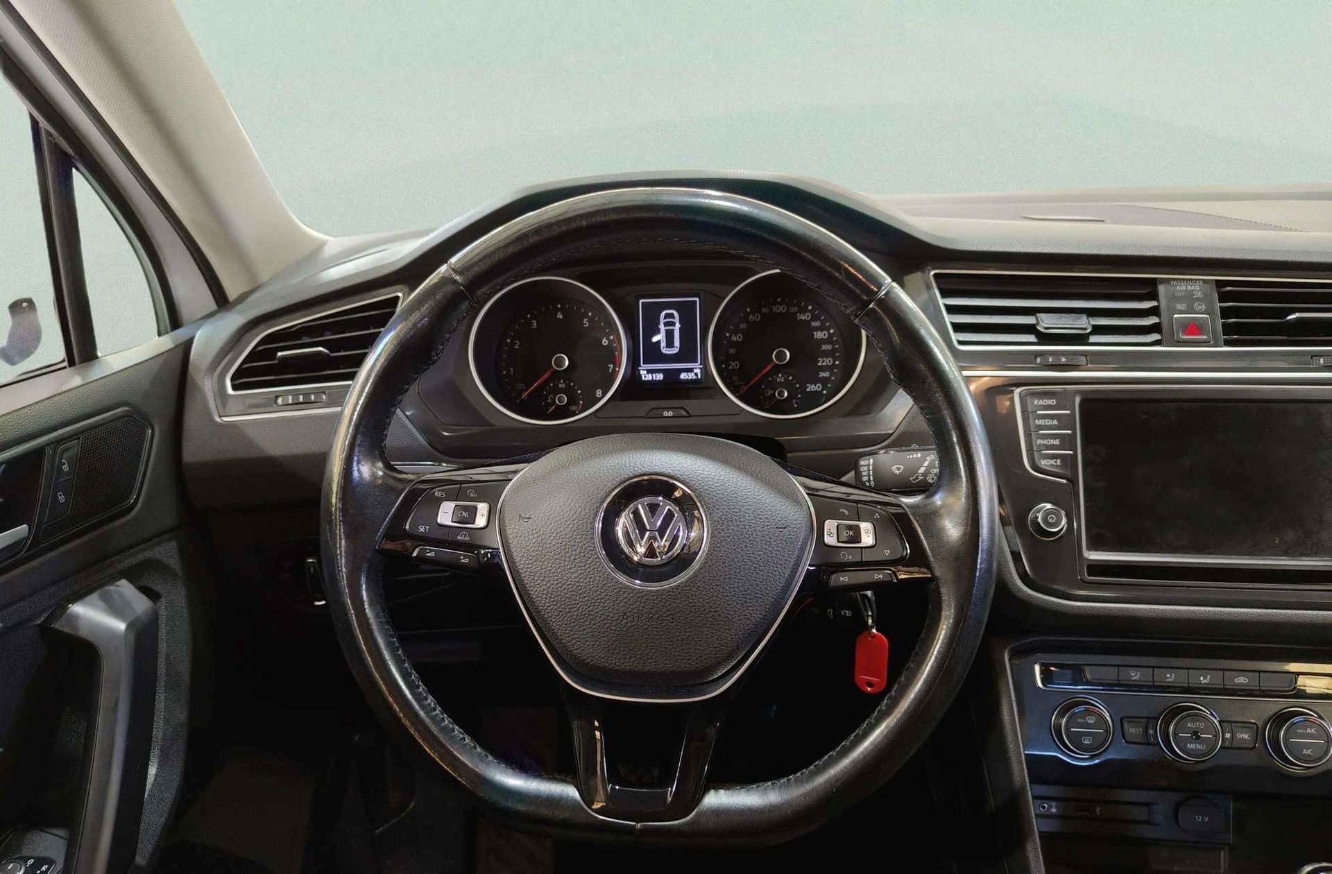 Volkswagen Tiguan Edition 1.4 TSI BMT - foto 21