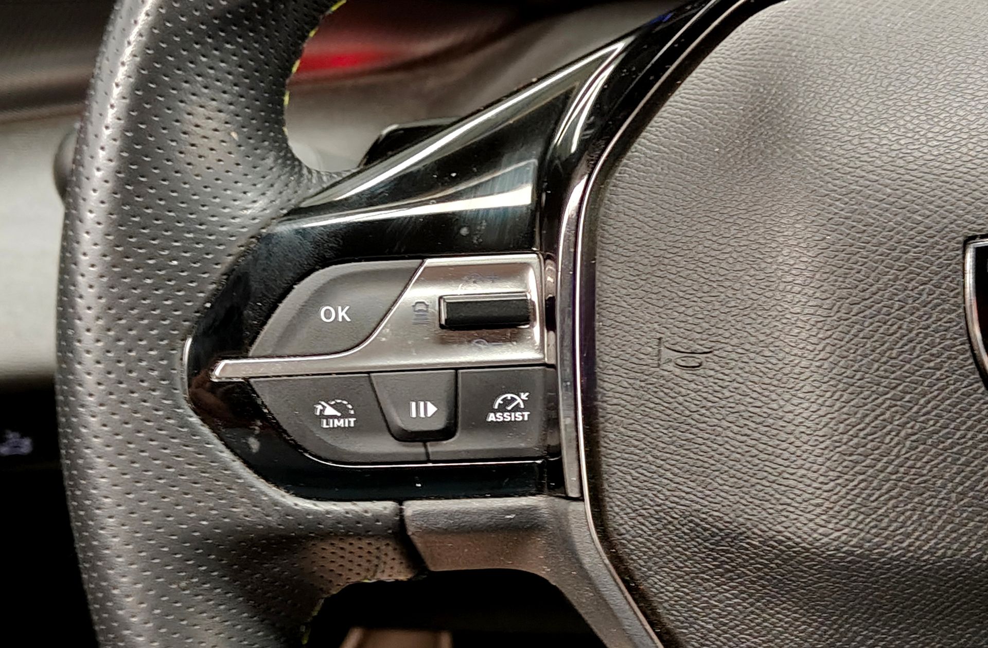 Peugeot 408 PHEV 225 GT e-EAT8 - foto 35