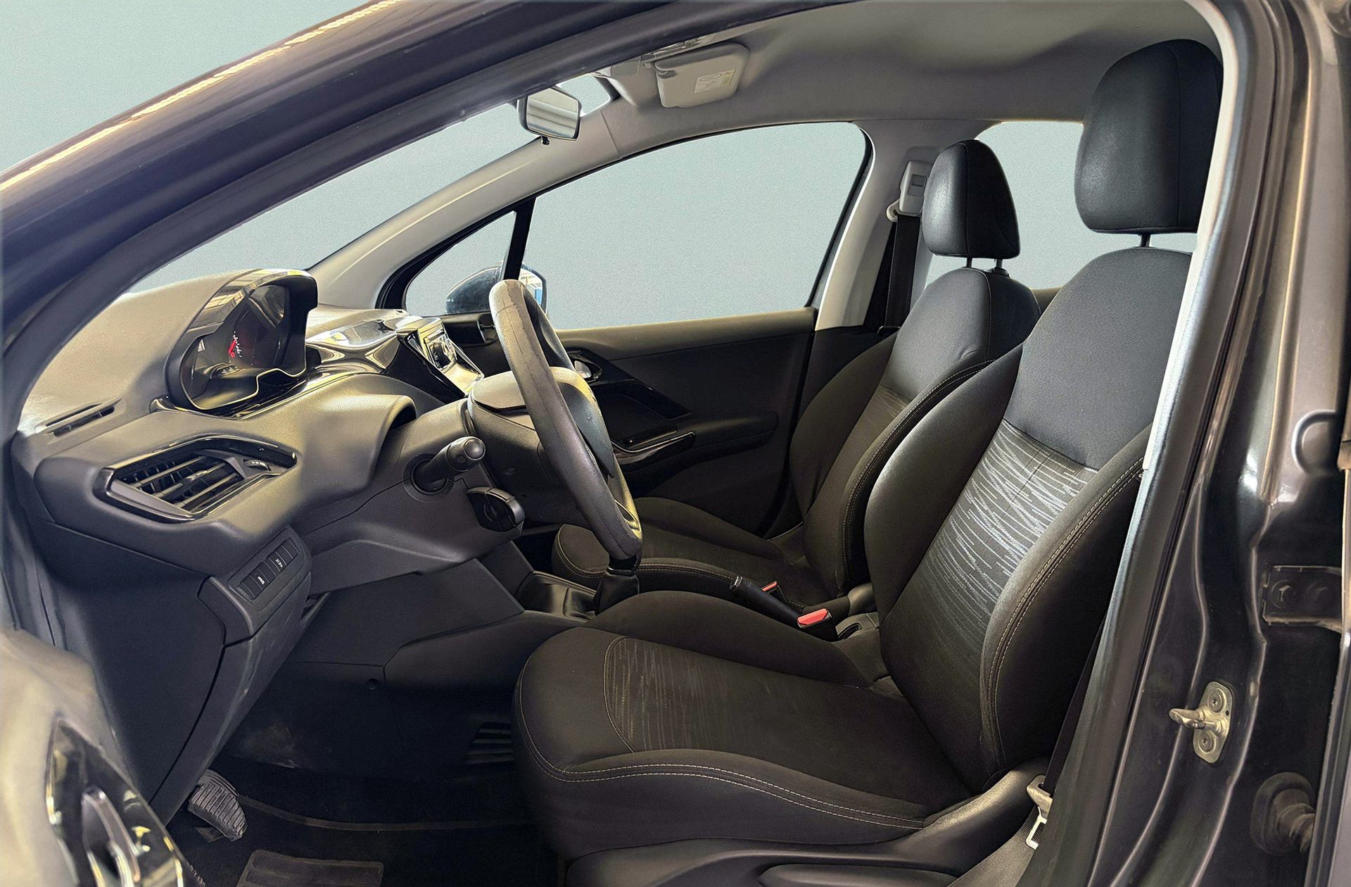 Peugeot 208 1.4 HDi Business Line - foto 8