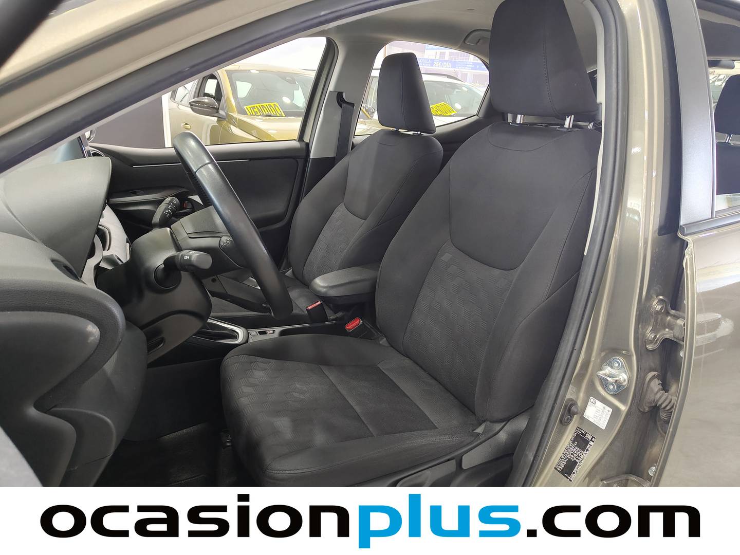 Foto asientos delanteros Toyota Yaris Toyota Yaris 120H Active Plus (116 CV)
