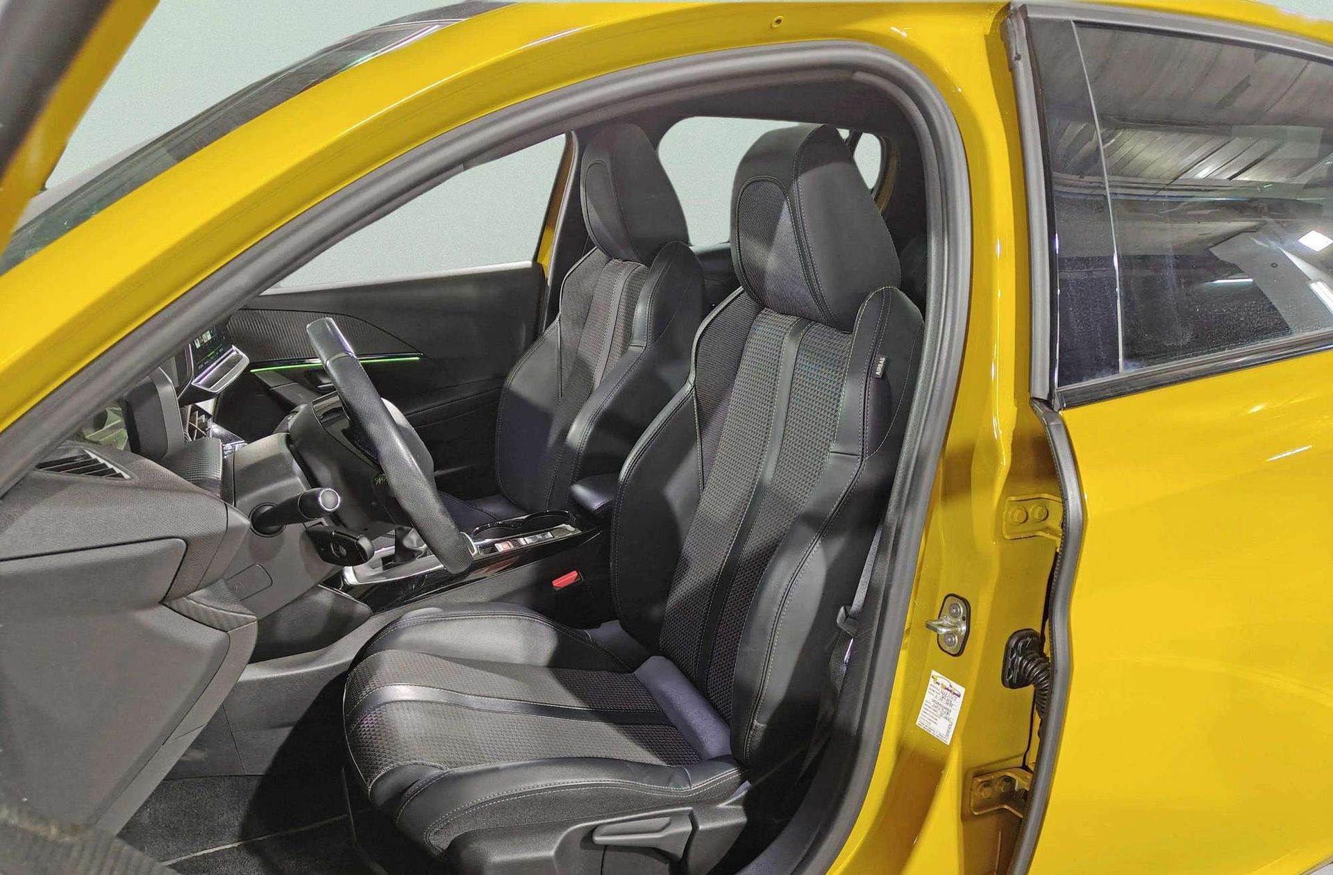 Peugeot 208 PureTech 100 GT - foto 12