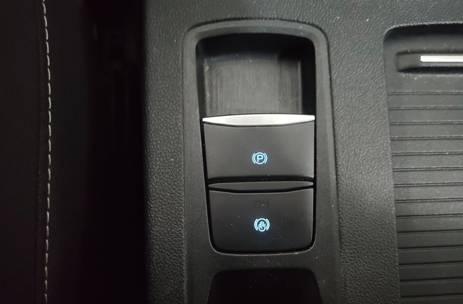 Ford Kuga 1.5 EcoBlue Trend - foto 31