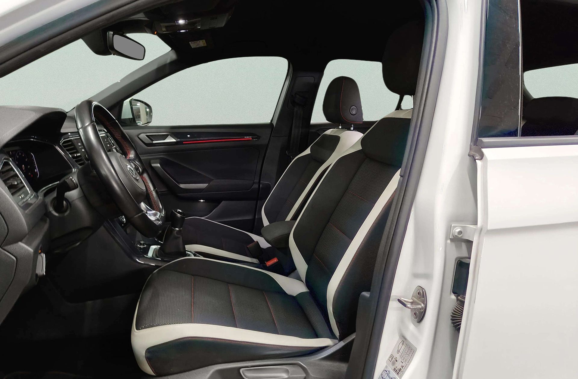 Volkswagen T-Roc Sport 1.6 TDI - foto 12