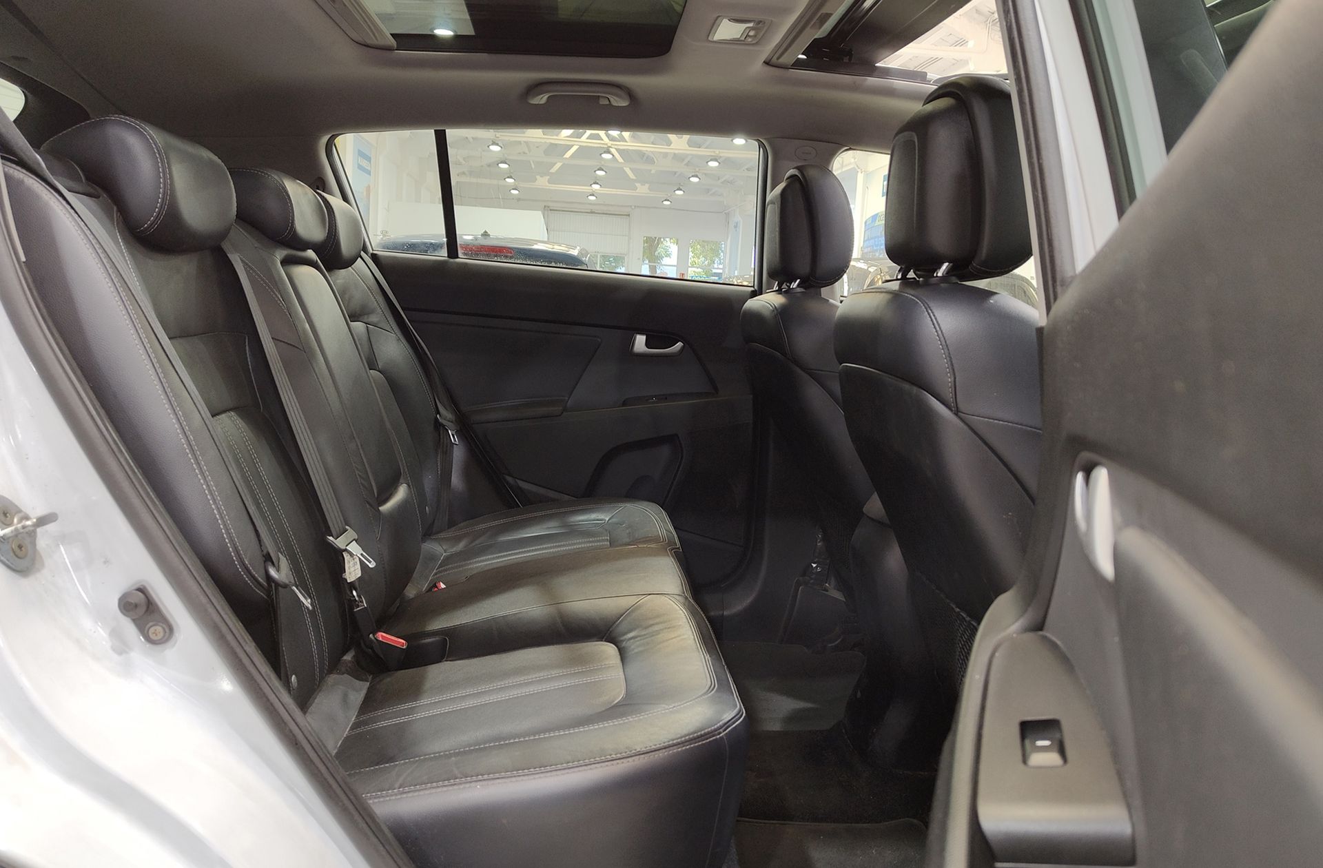Kia Sportage 2.0 CRDi VGT Emotion 4x4 - foto 19