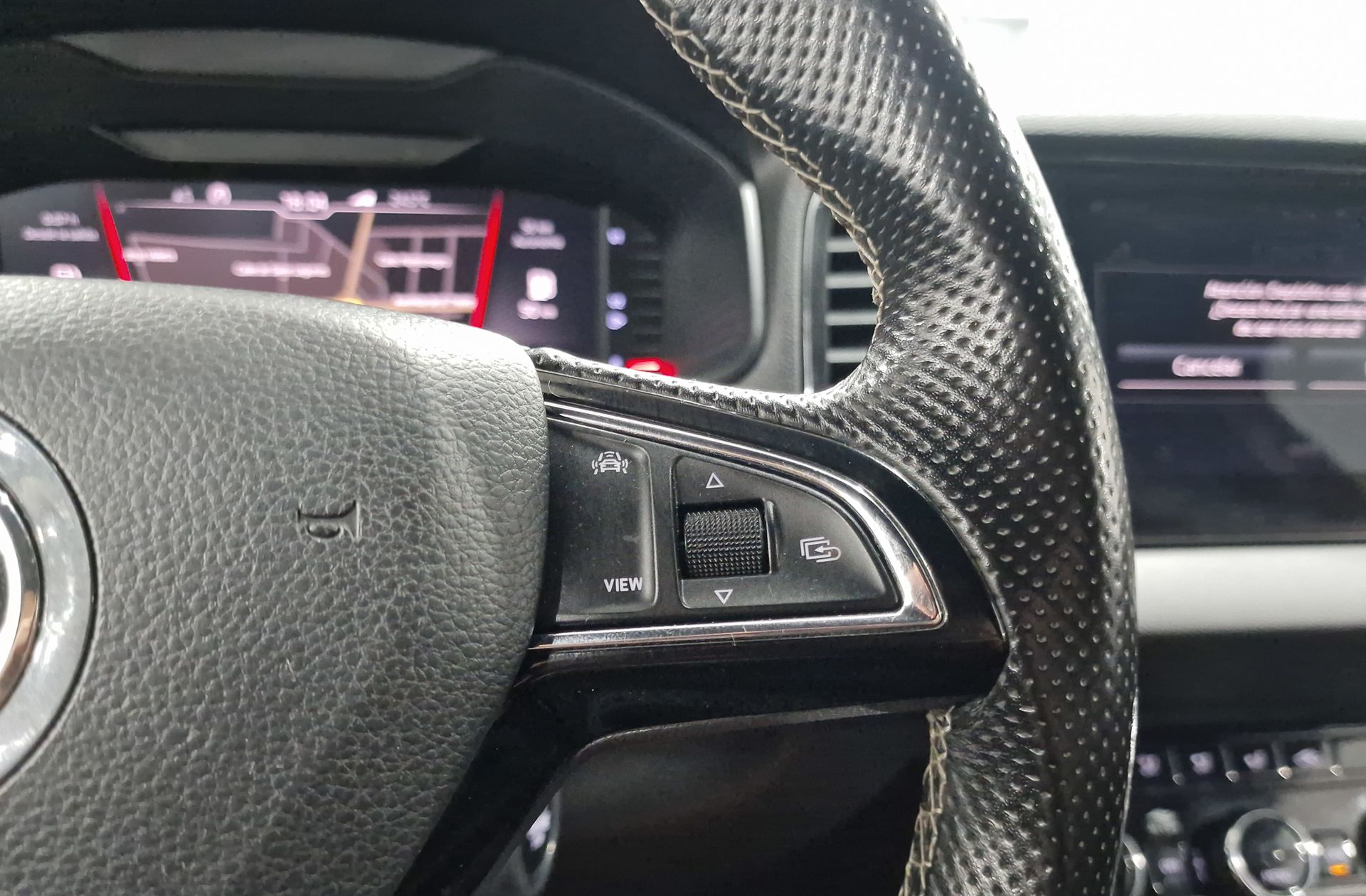 Škoda Karoq 1.5 TSI ACT Sportline DSG - foto 28