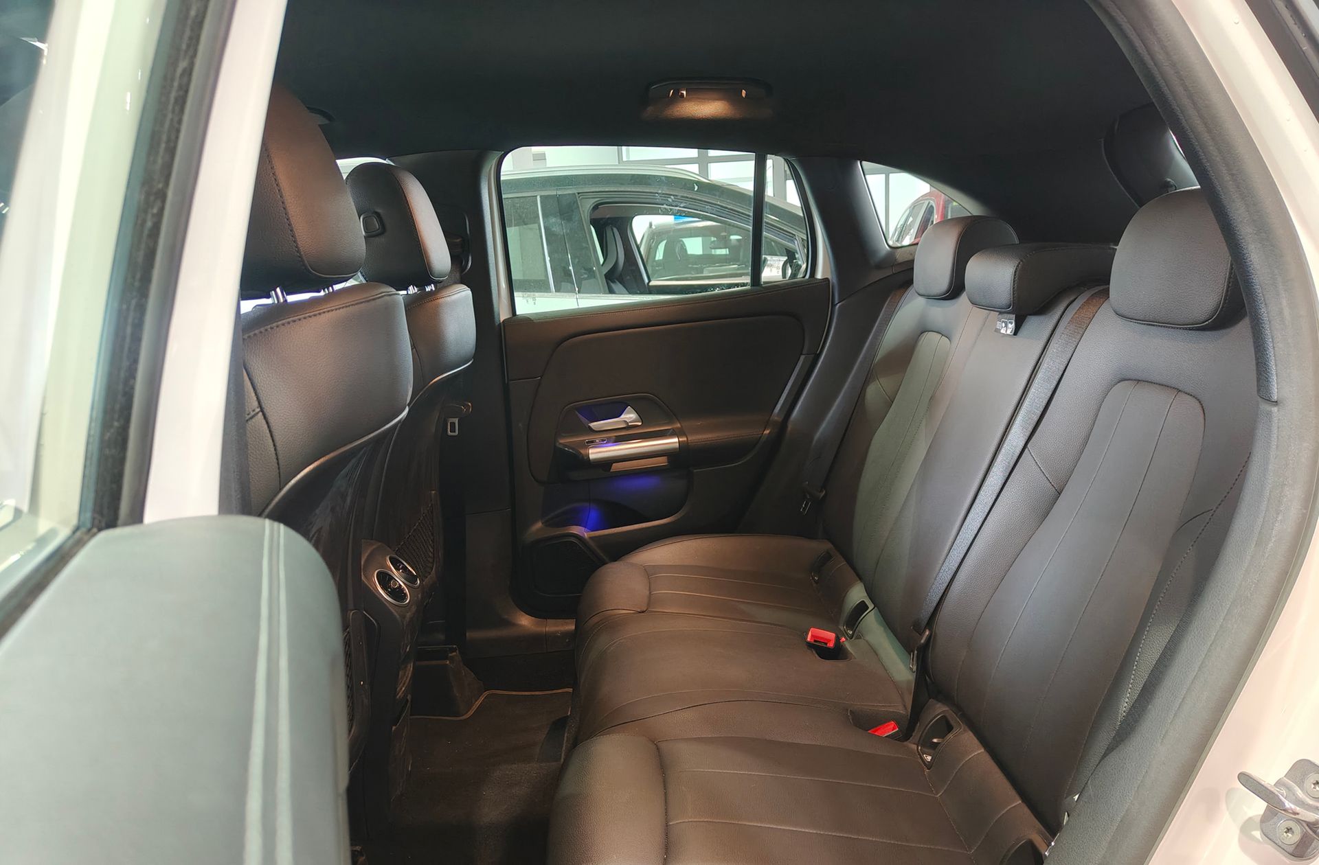 Mercedes-Benz GLA 200 - foto 13