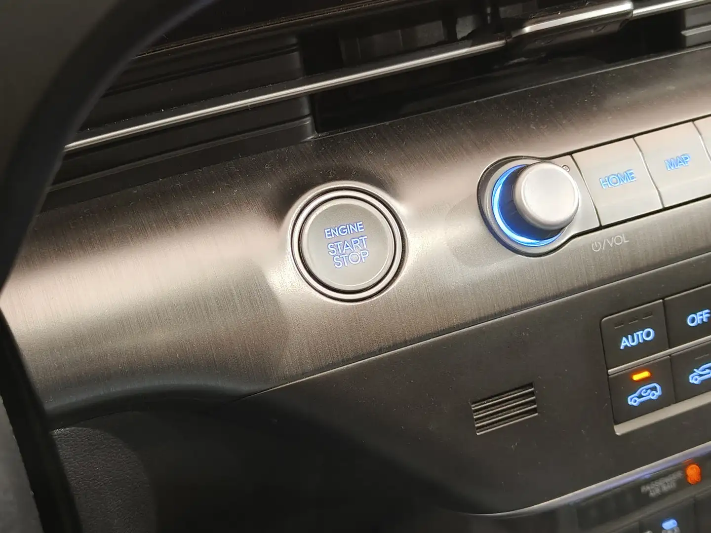 Foto Hyundai Kona Hyundai Kona 1.0 TGDi Maxx 4x2 DCT (120 CV)