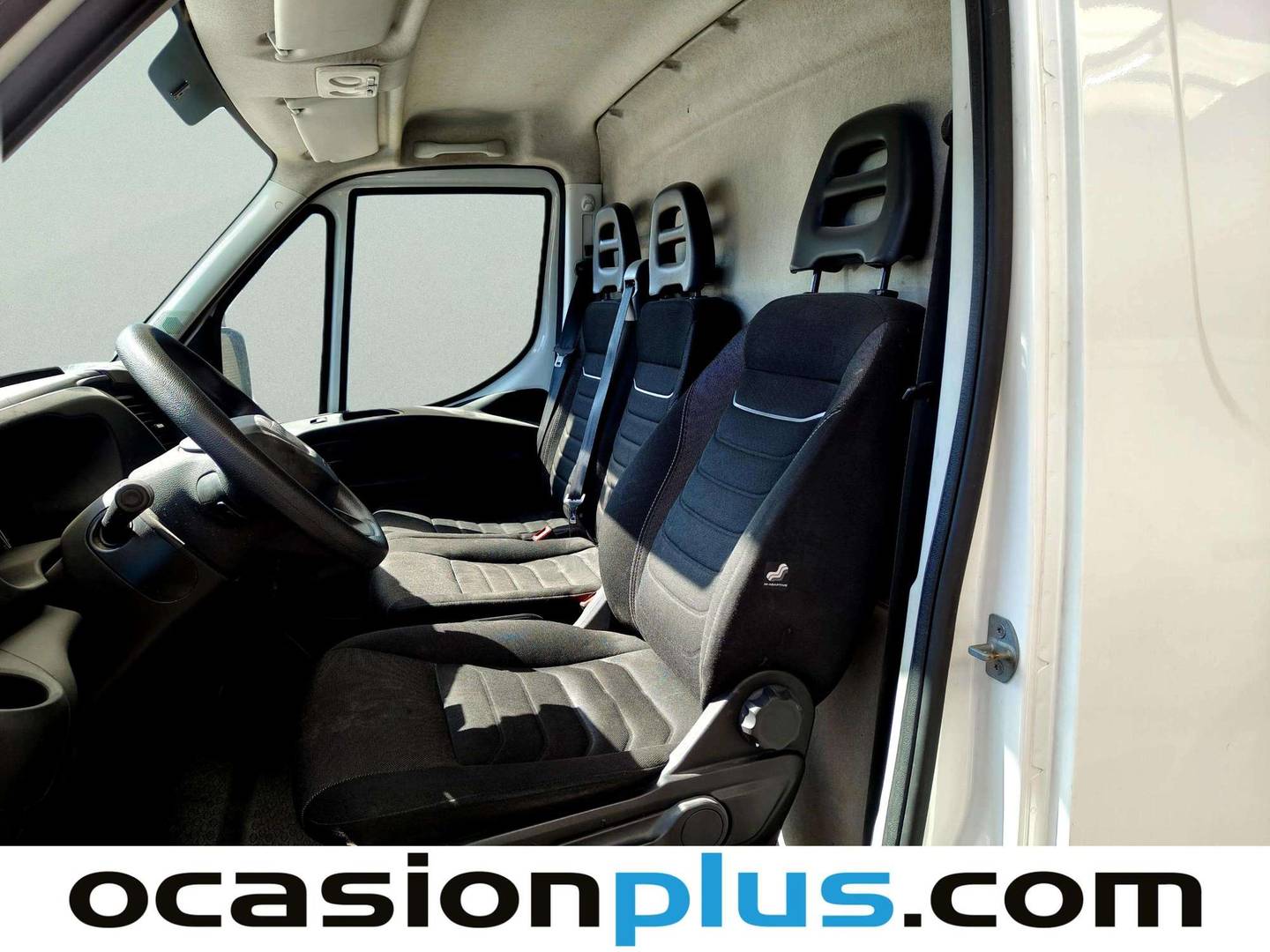 Foto asientos delanteros Iveco Daily Iveco Daily Furgon 35 S 16 V 3520L/H2 (156 CV)