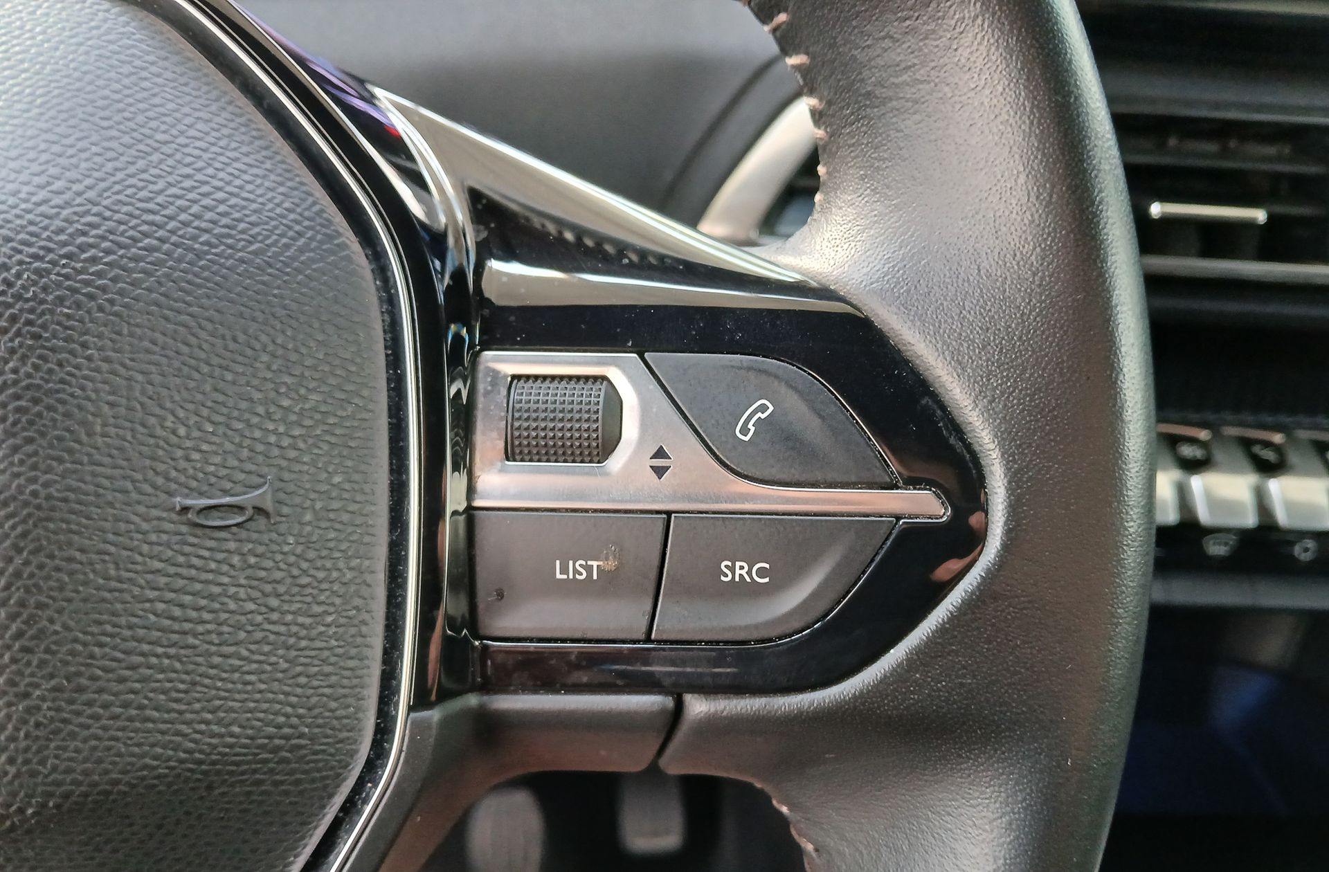 Peugeot 5008 PureTech 130 Allure Pack 7 plazas - foto 31