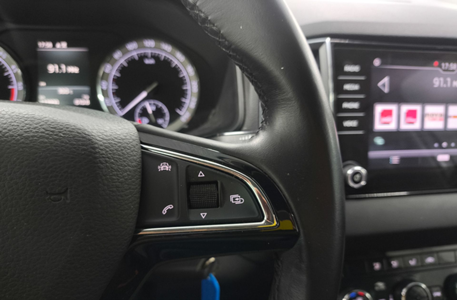 Škoda Karoq 1.6 TDI Ambition - foto 30