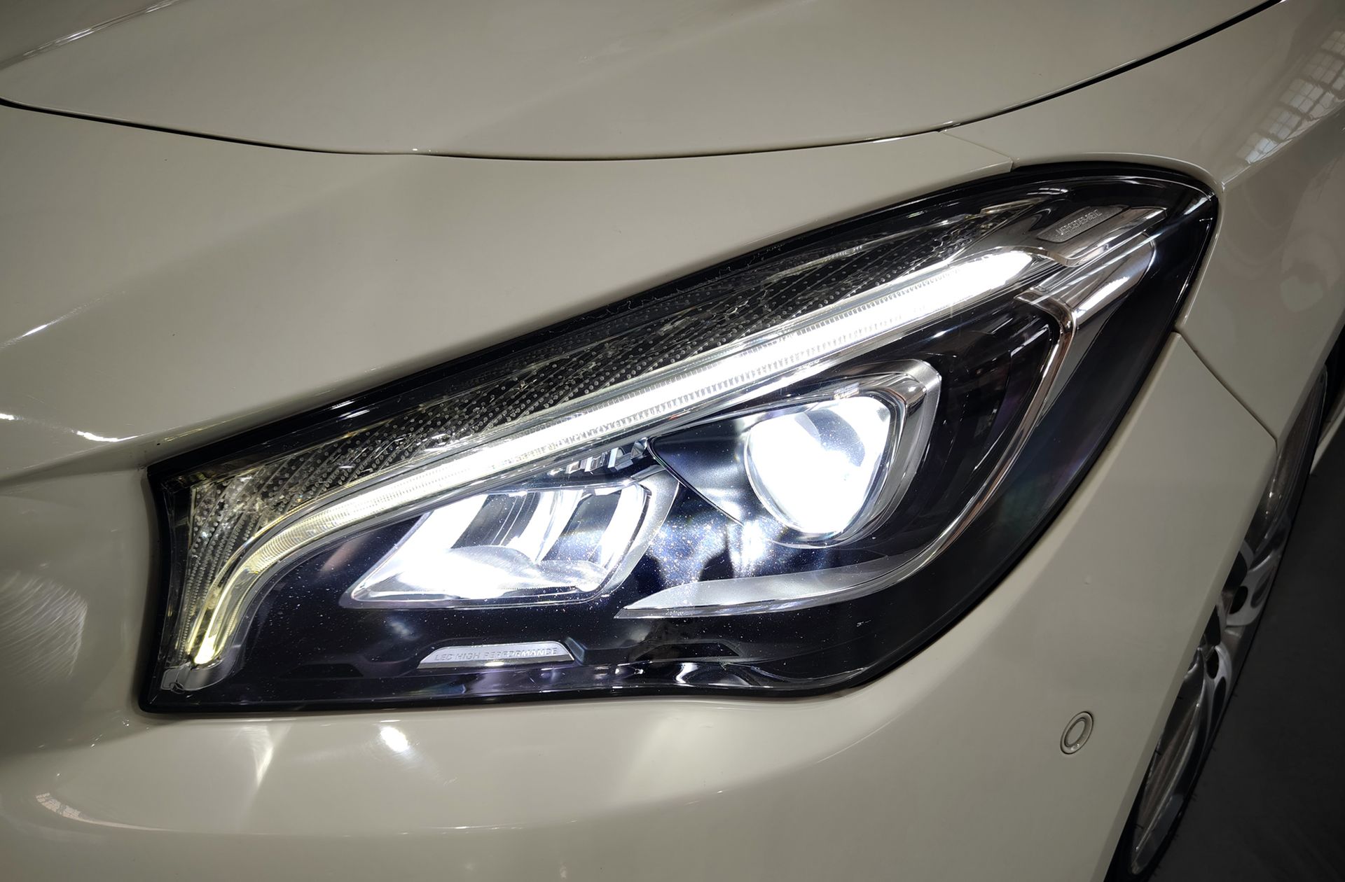 Mercedes-Benz CLA 200 d Pack AMG - foto 16
