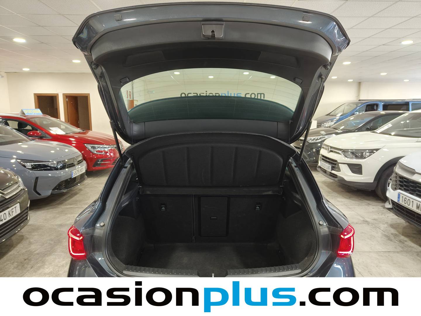Fotos maletero Seat León Seat León 1.0 eTSI S&S FR 25 Aniversario DSG (110 CV)