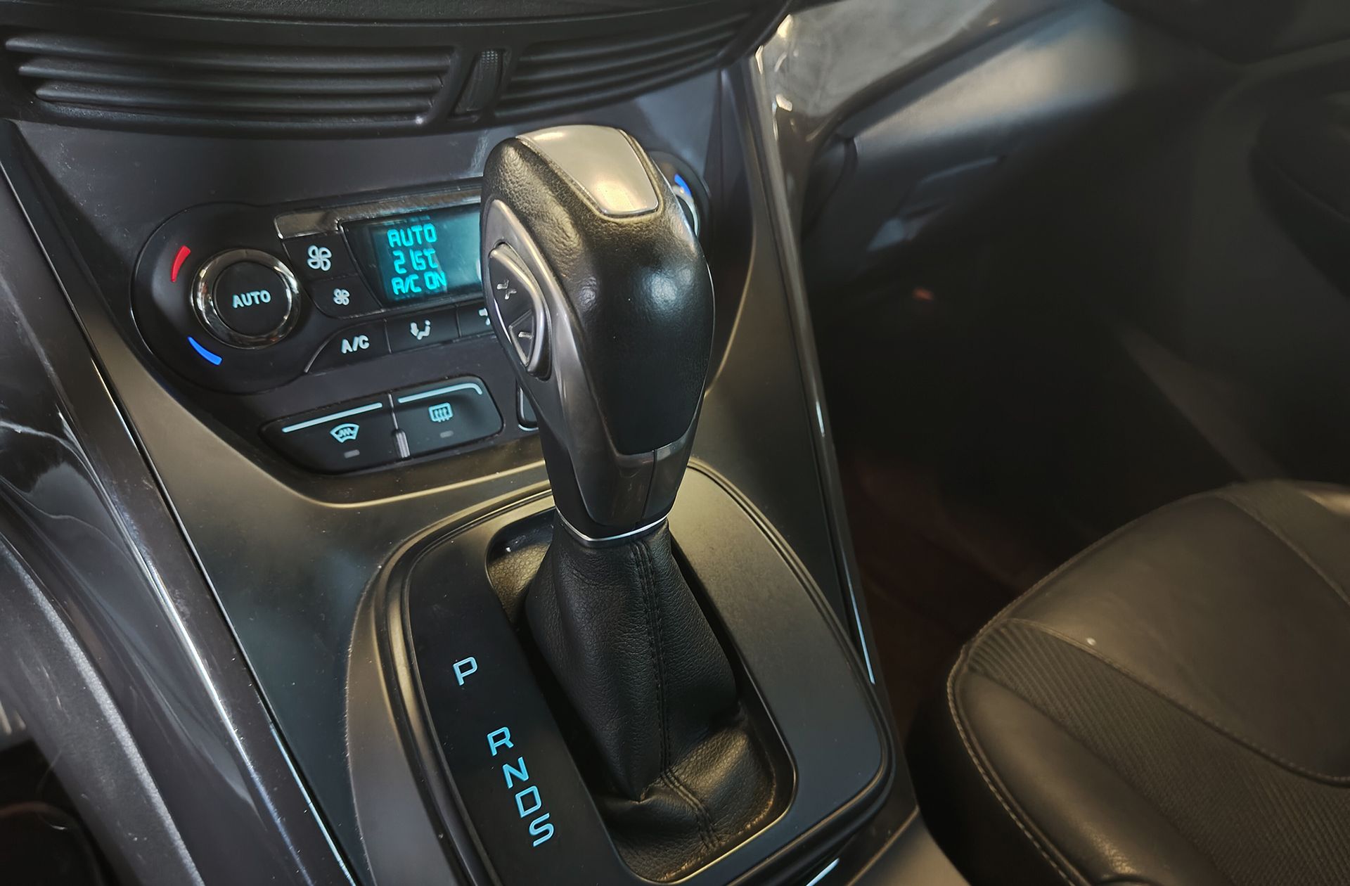 Ford Kuga 2.0 TDCi Titanium 4x4 Powershift - foto 5