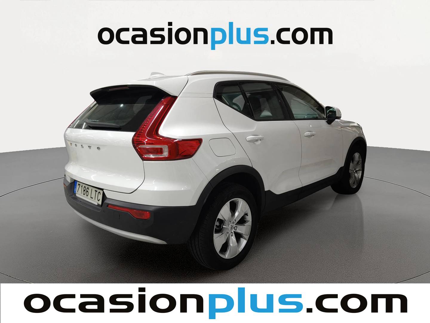 Foto trasera Volvo XC40 Volvo XC40 T2 Momentum Core (129 CV) derecha
