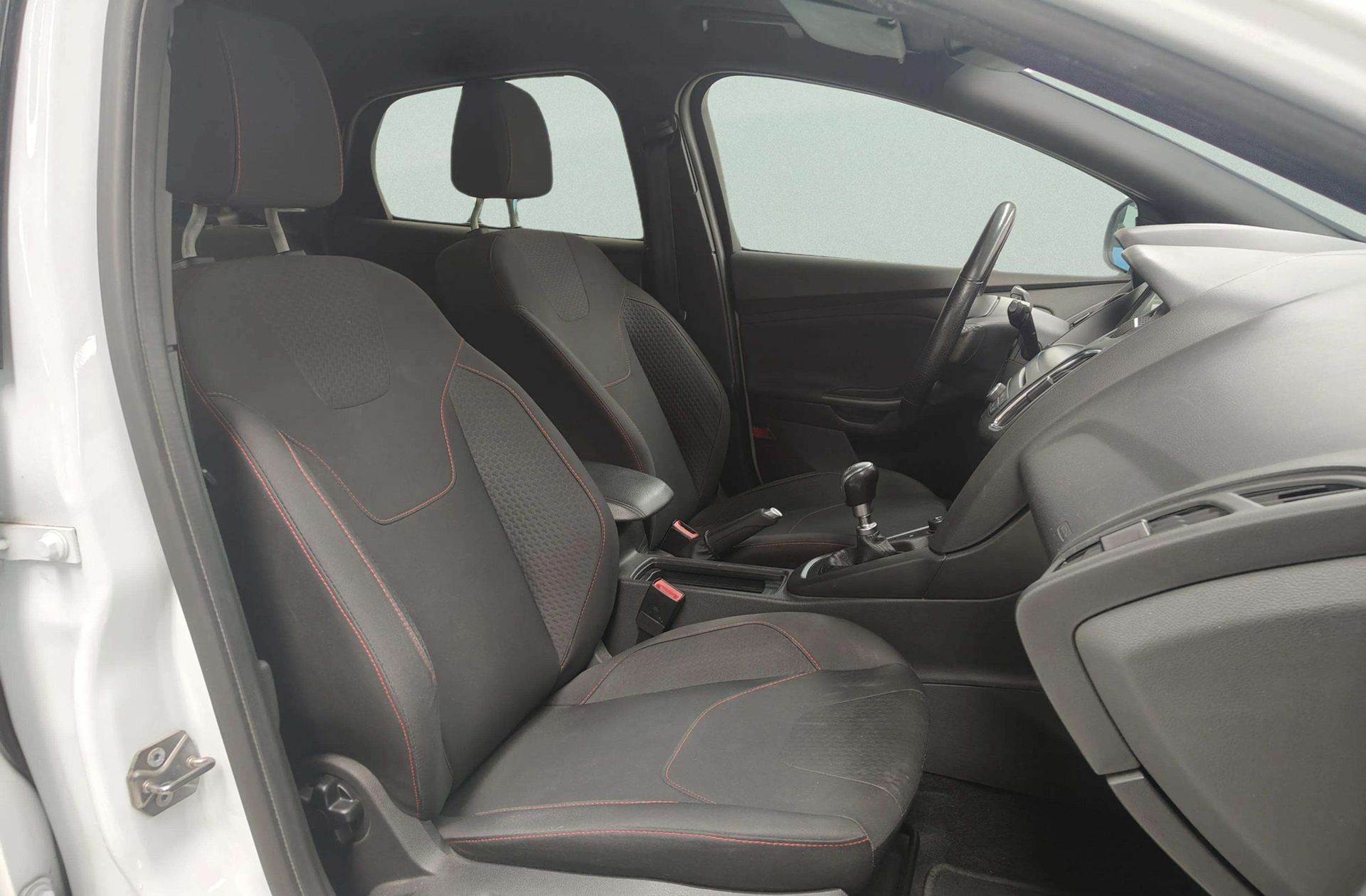 Ford Focus 1.0 EcoBoost ST-Line - foto 16