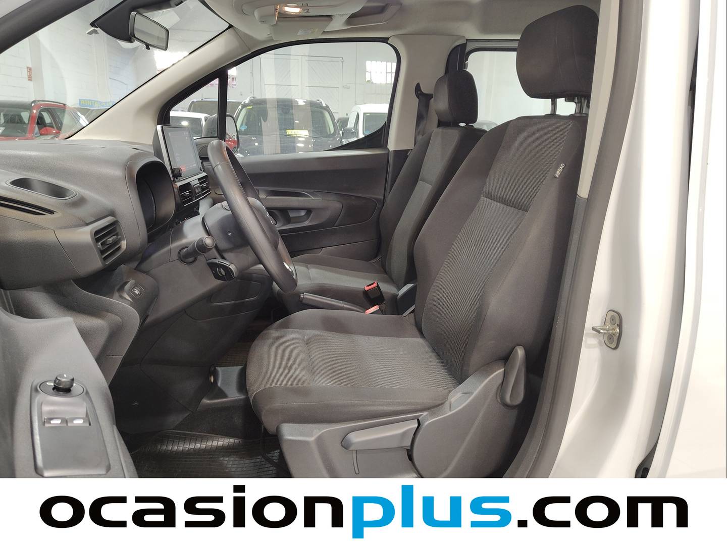 Foto asientos delanteros Citroën Berlingo Citroën Berlingo BlueHDi 100 S&S Talla M Live Pack Business  (102 CV)