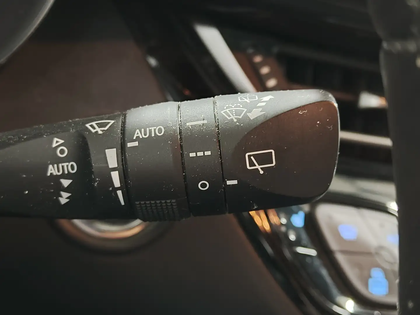 Foto Toyota C-HR Toyota C-HR 1.8 125H Advance (122 CV)