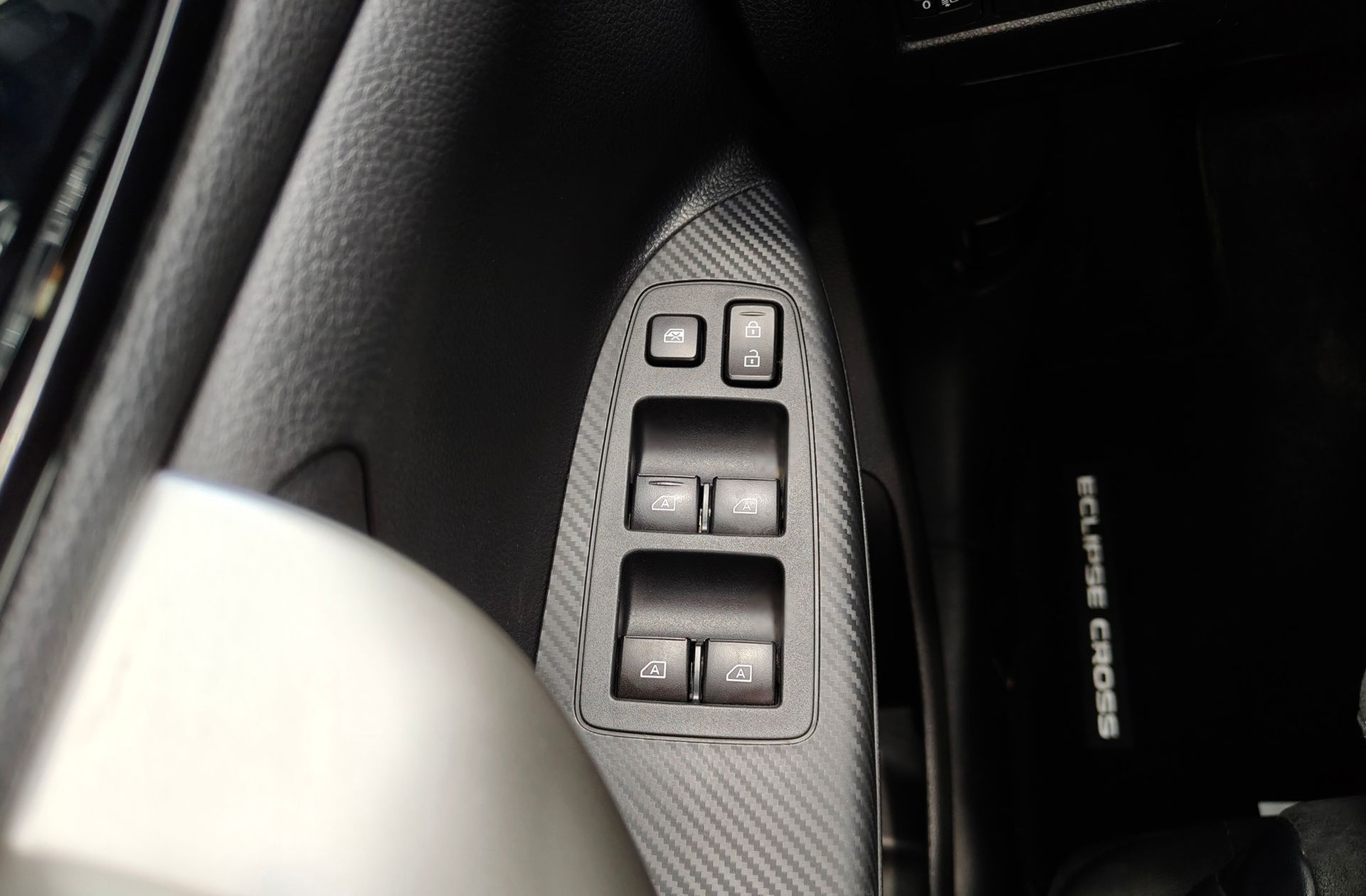 Mitsubishi Eclipse Cross 2.4 PHEV Kaiteki 4WD - foto 40