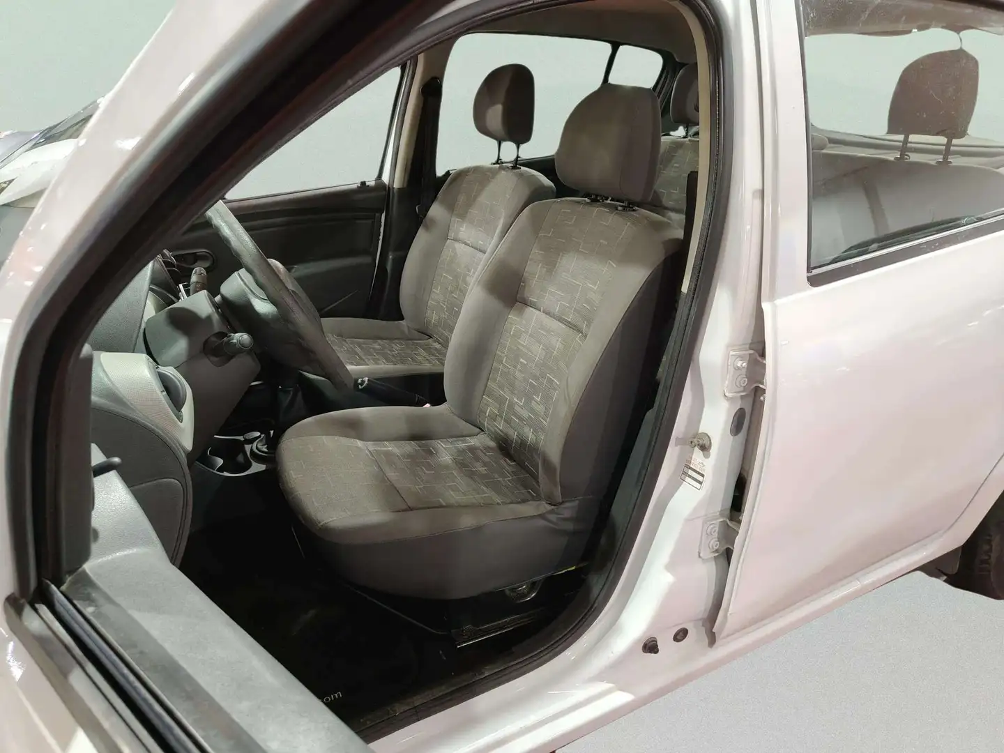 Foto Dacia Sandero Dacia Sandero 1.2 16v Base (75 CV)