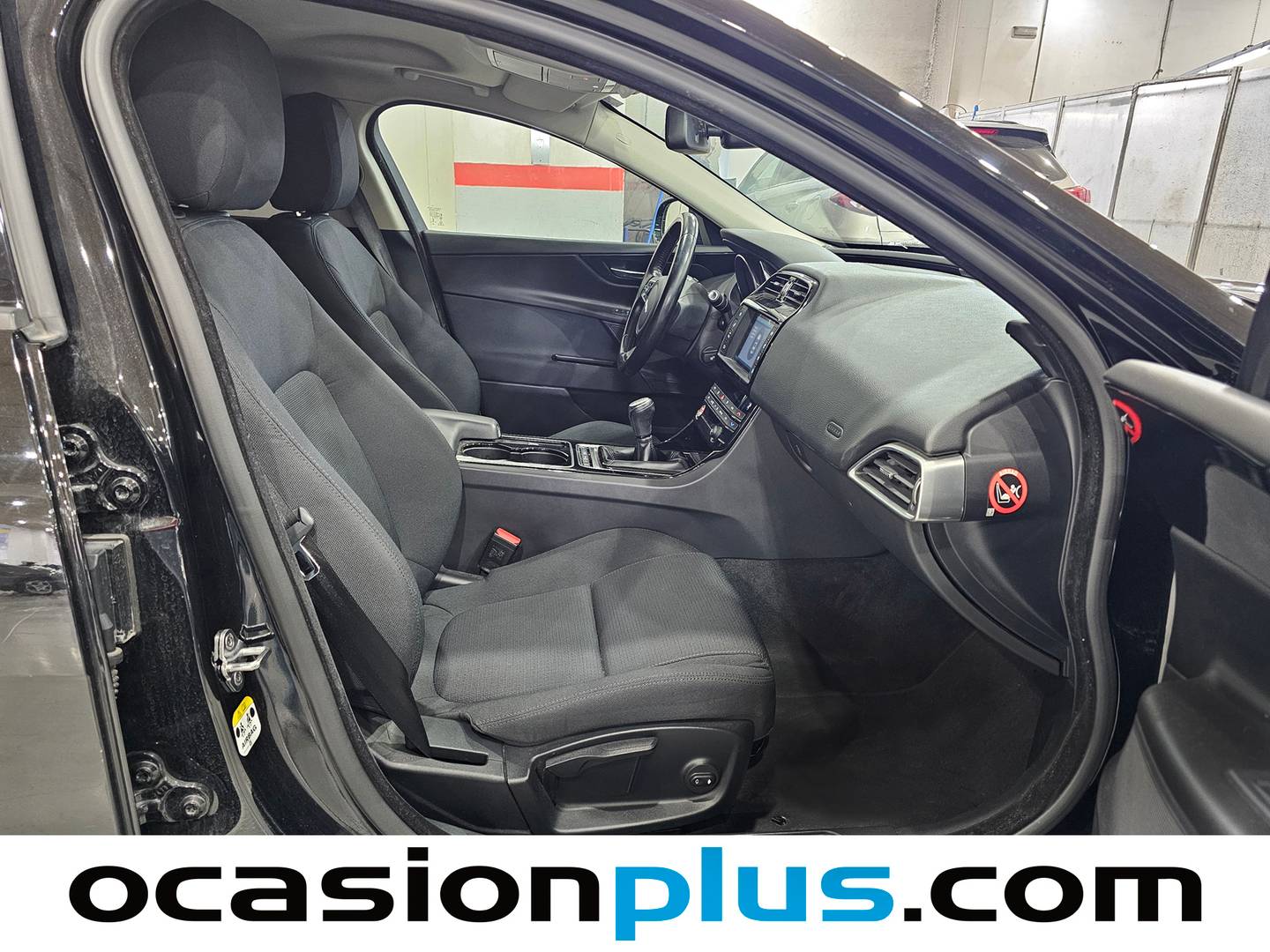 Foto Jaguar XE Jaguar XE 2.0 Diesel XE-Pure (180 CV)