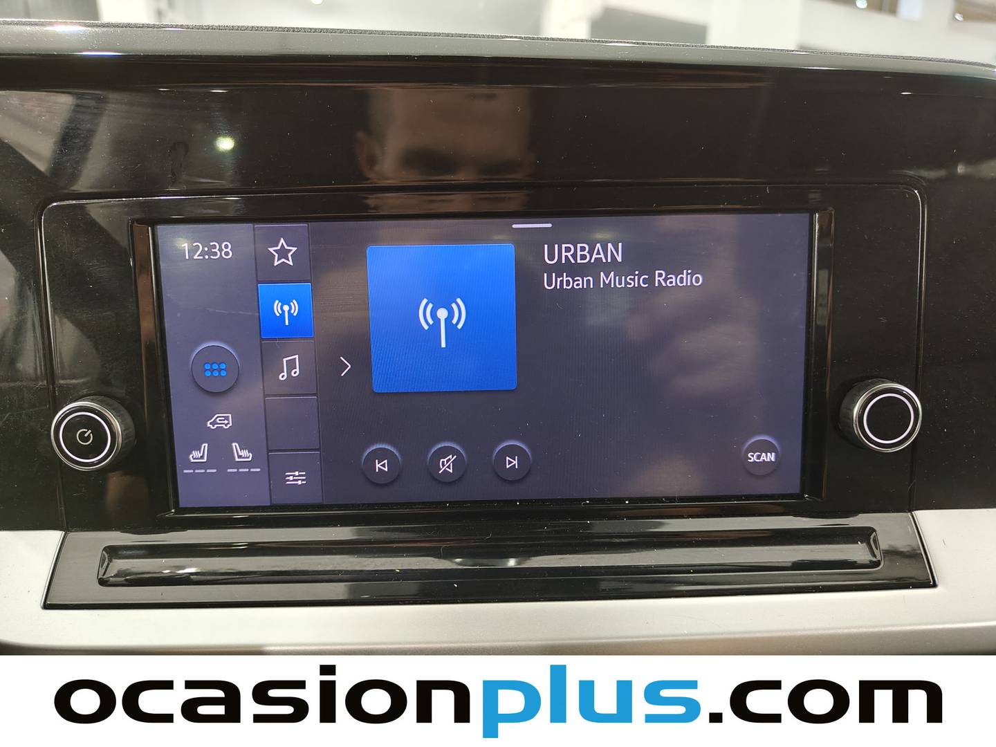 Foto Ford Grand Tourneo Connect Ford Grand Tourneo Connect 1.5 Ecoboost Titanium Auto (114 CV)