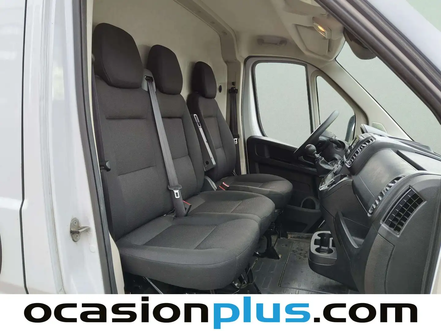 Foto Peugeot Boxer PEUGEOT Boxer 3.3 L2 H2 BHDI (120CV)