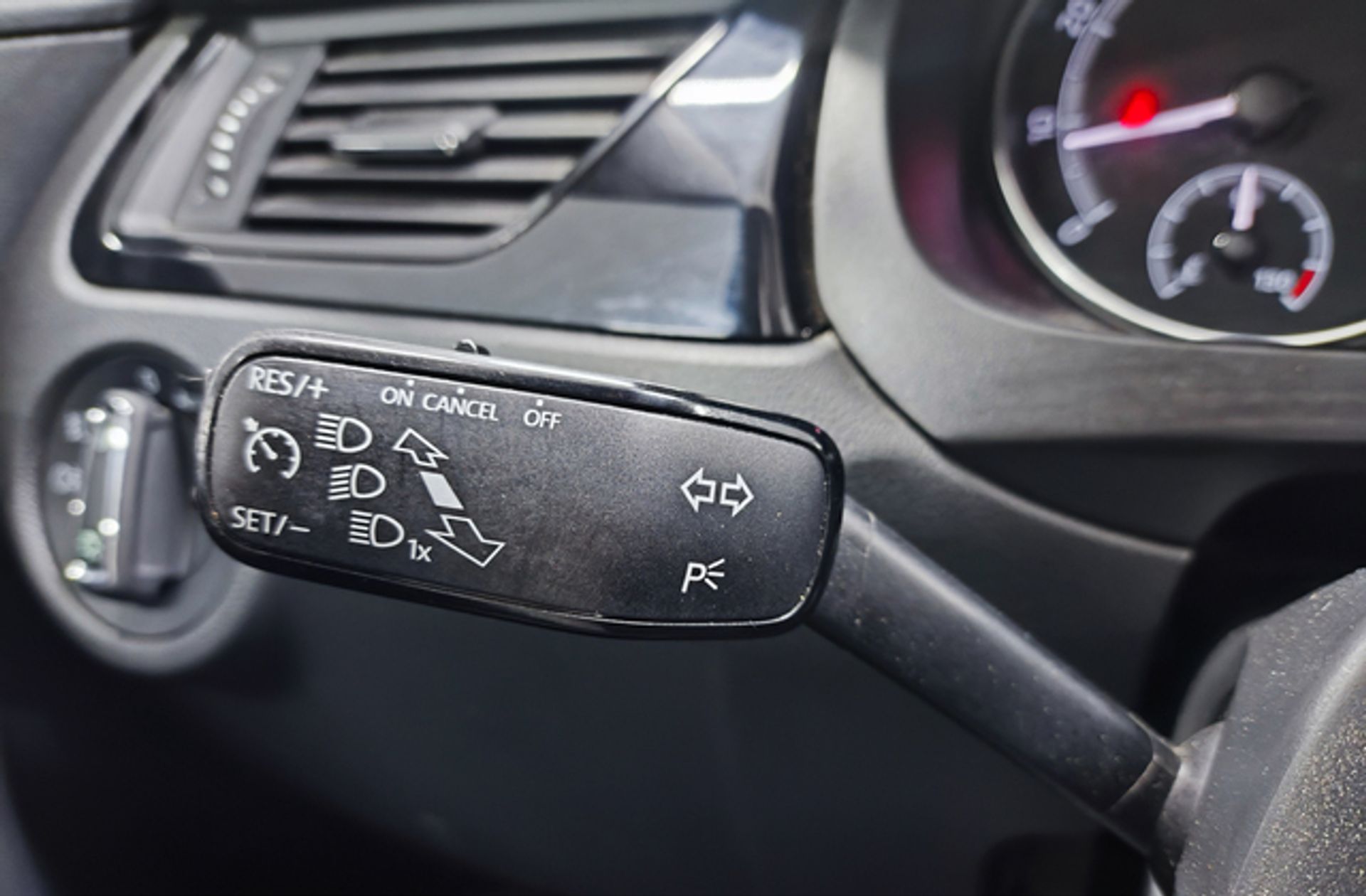 Škoda Spaceback 1.4 TSI Like DSG - foto 23