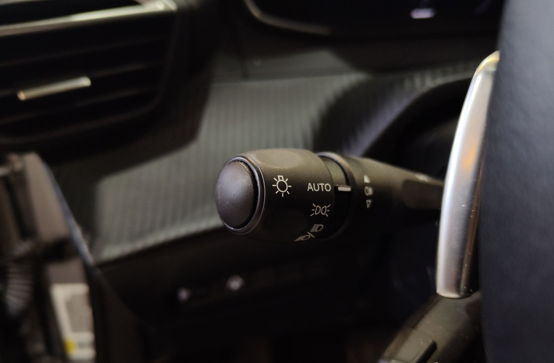 Peugeot 2008 Allure Hybrid eDCS6 - foto 25