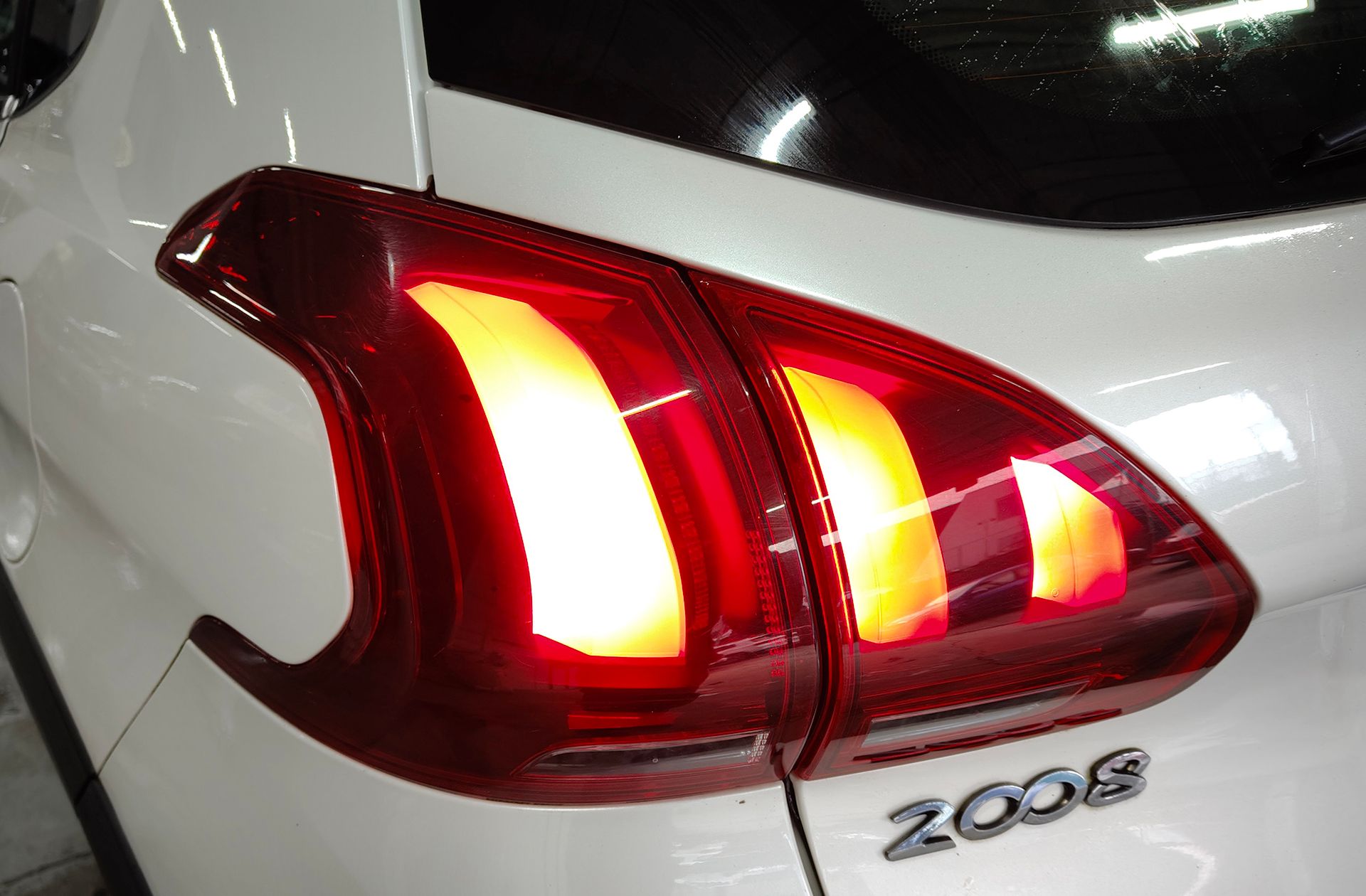 Peugeot 2008 BlueHDi 120 Allure - foto 17