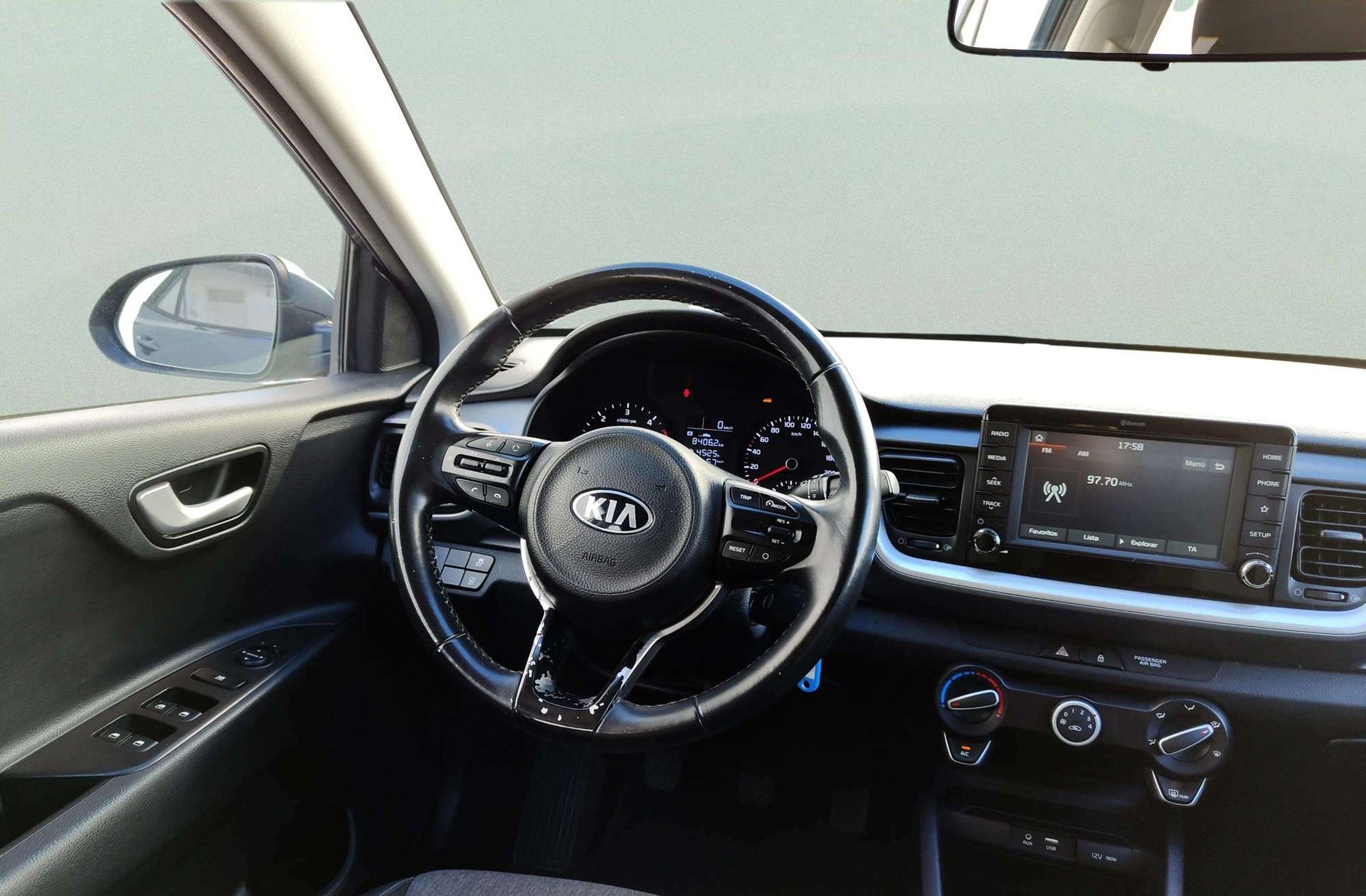 Kia Stonic 1.6 CRDi VGT Eco-D Concept - foto 18