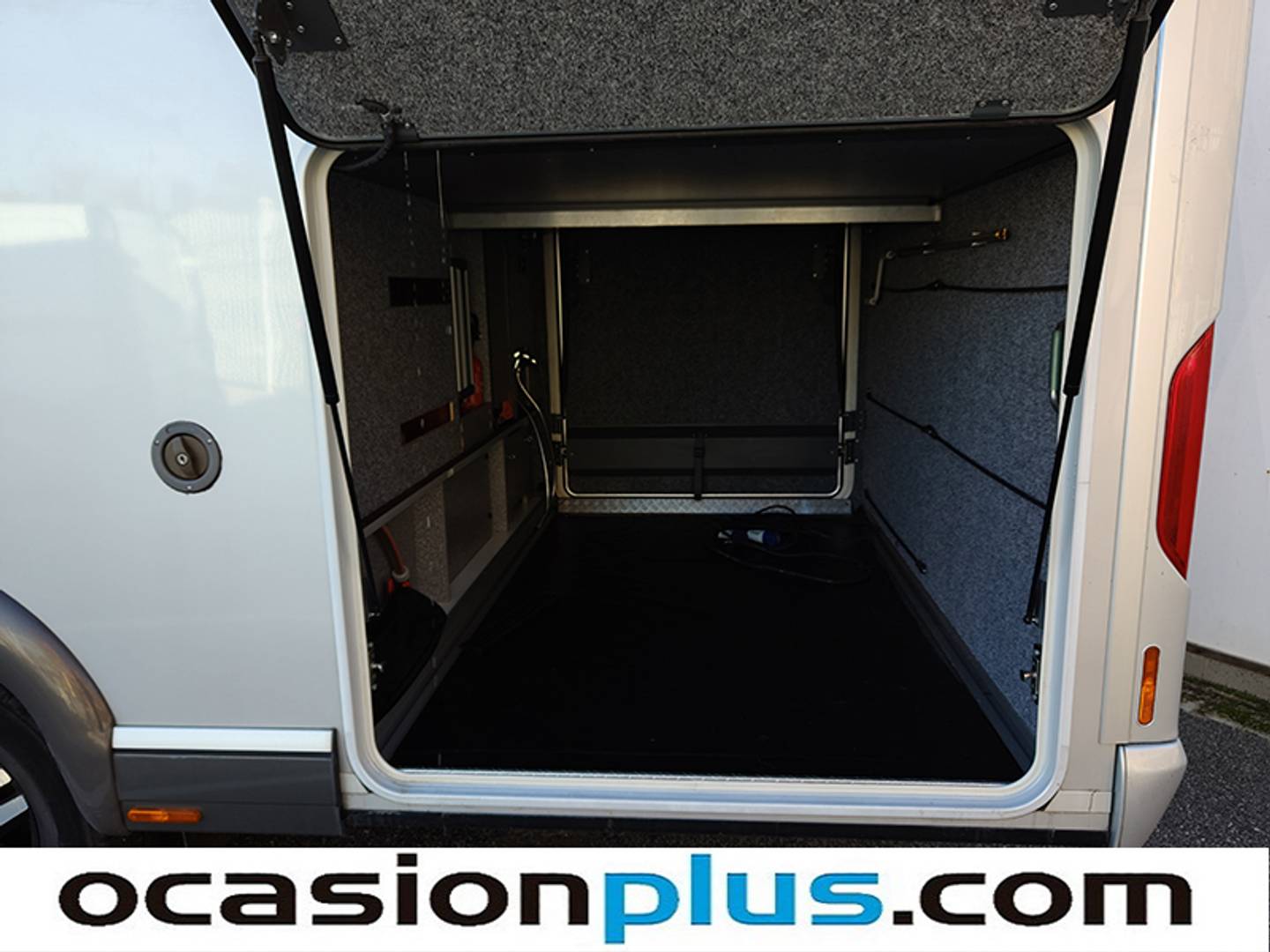 Foto Carthago Chic E line Carthago Chic E line I51Q Liner (177 CV) 4 Plazas