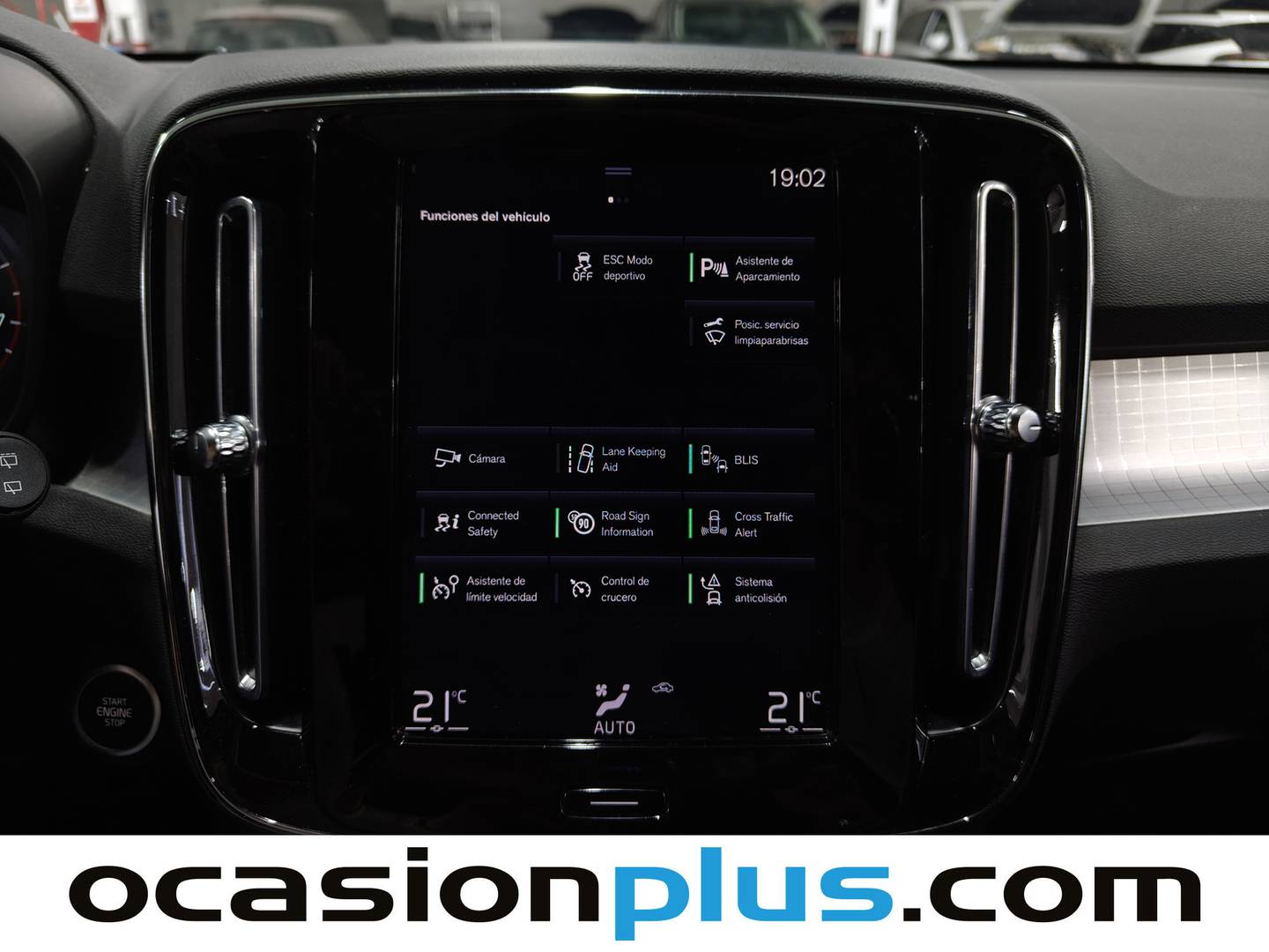 Volvo XC40 Volvo XC40 B3 G Momentum Pro Auto (163 CV) km 0