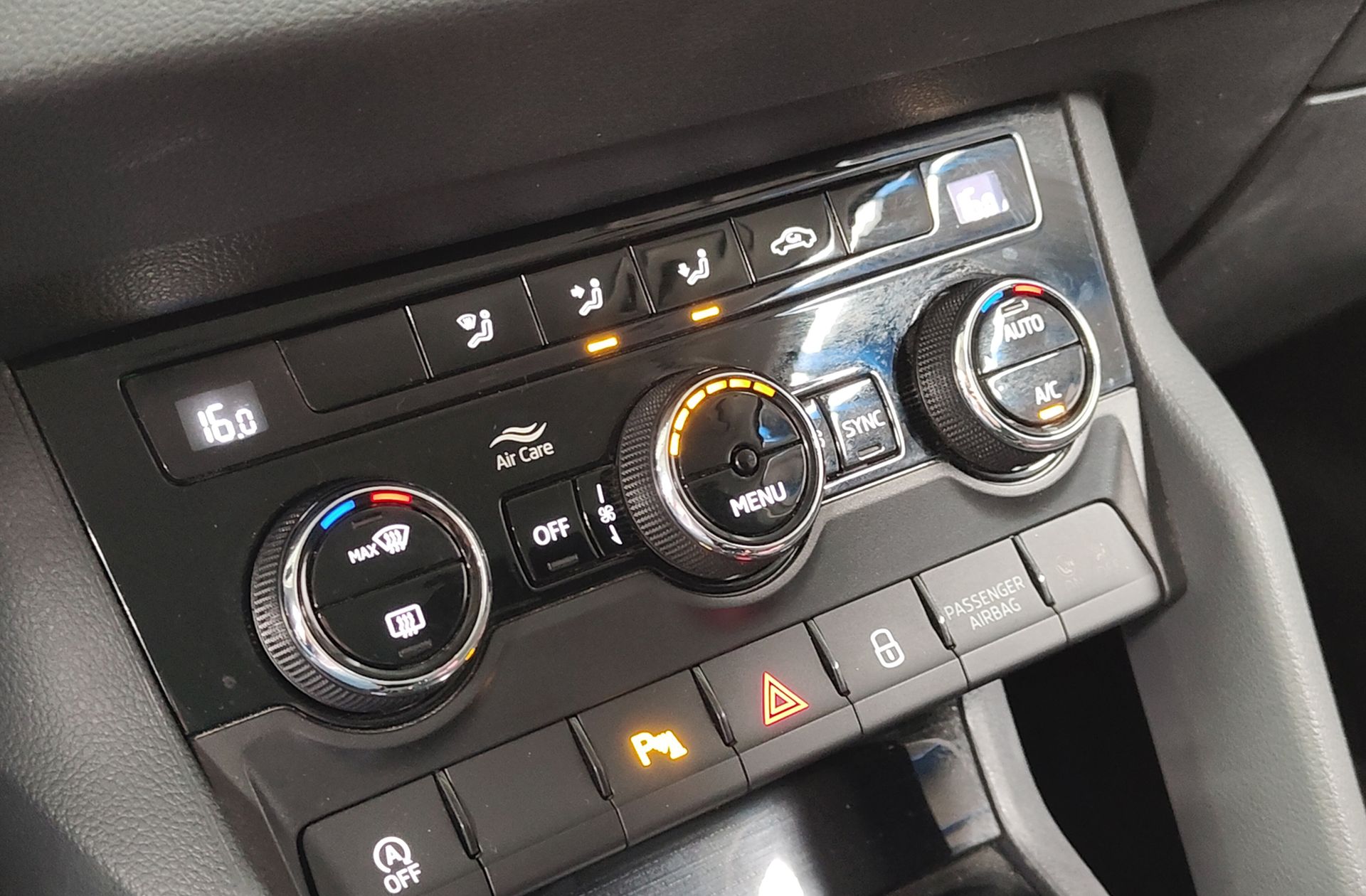 Škoda Karoq 2.0 TDI Selection - foto 33