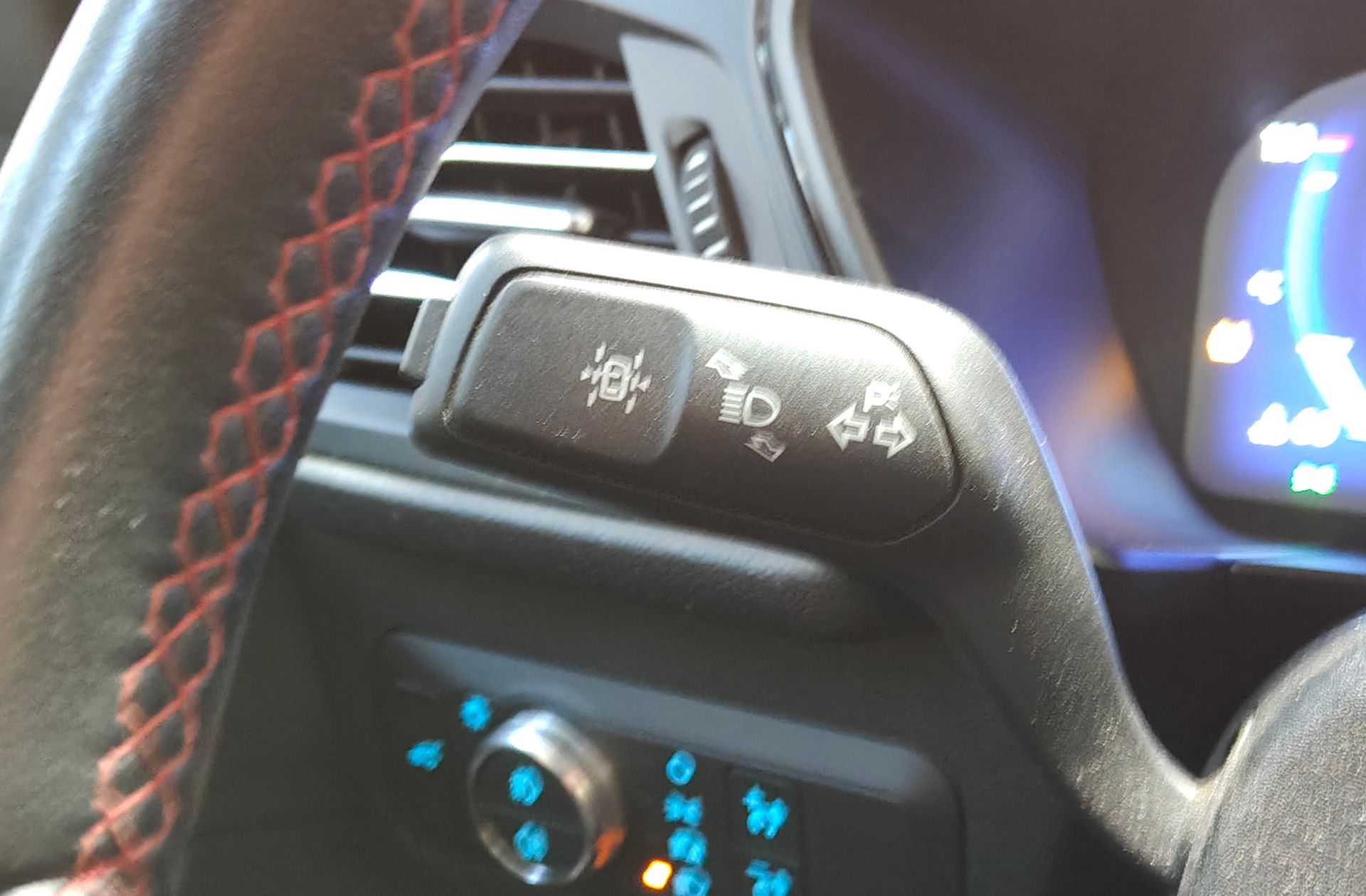 Ford Kuga 2.0 EcoBlue ST-Line X 4x4 - foto 27