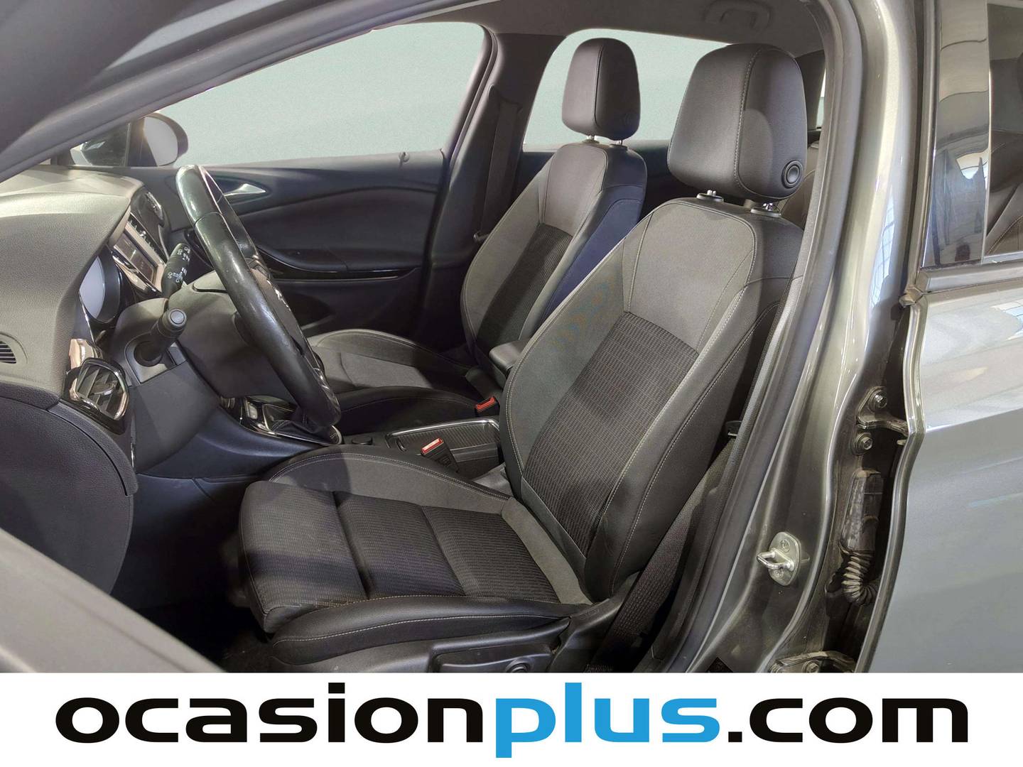 Foto asientos delanteros Opel Astra Opel Astra Sports Tourer 1.2 Turbo SHT Business Elegance (130 CV)