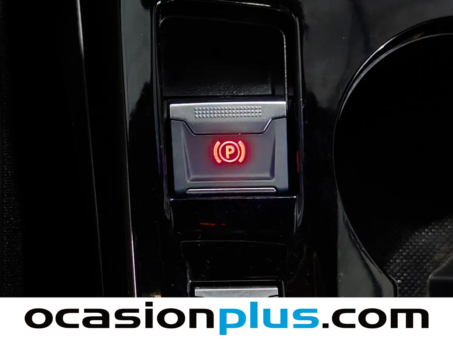 Foto Peugeot 2008 Peugeot 2008 Allure Hybrid eDCS6 (136 CV)