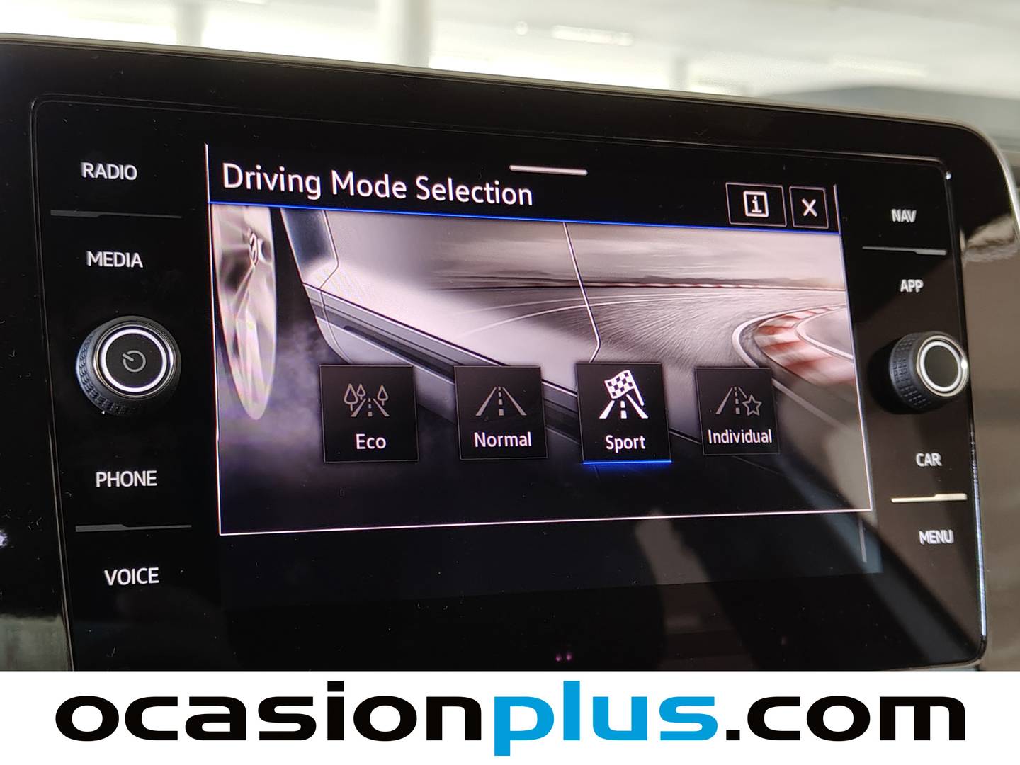 Foto Volkswagen T-Cross Volkswagen T-Cross R-Line 1.0 TSI (116 CV) DSG