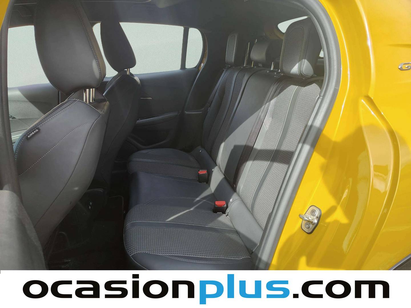 Foto asientos traseros Peugeot 208 Peugeot 208 BlueHDi 100 GT (100 CV)