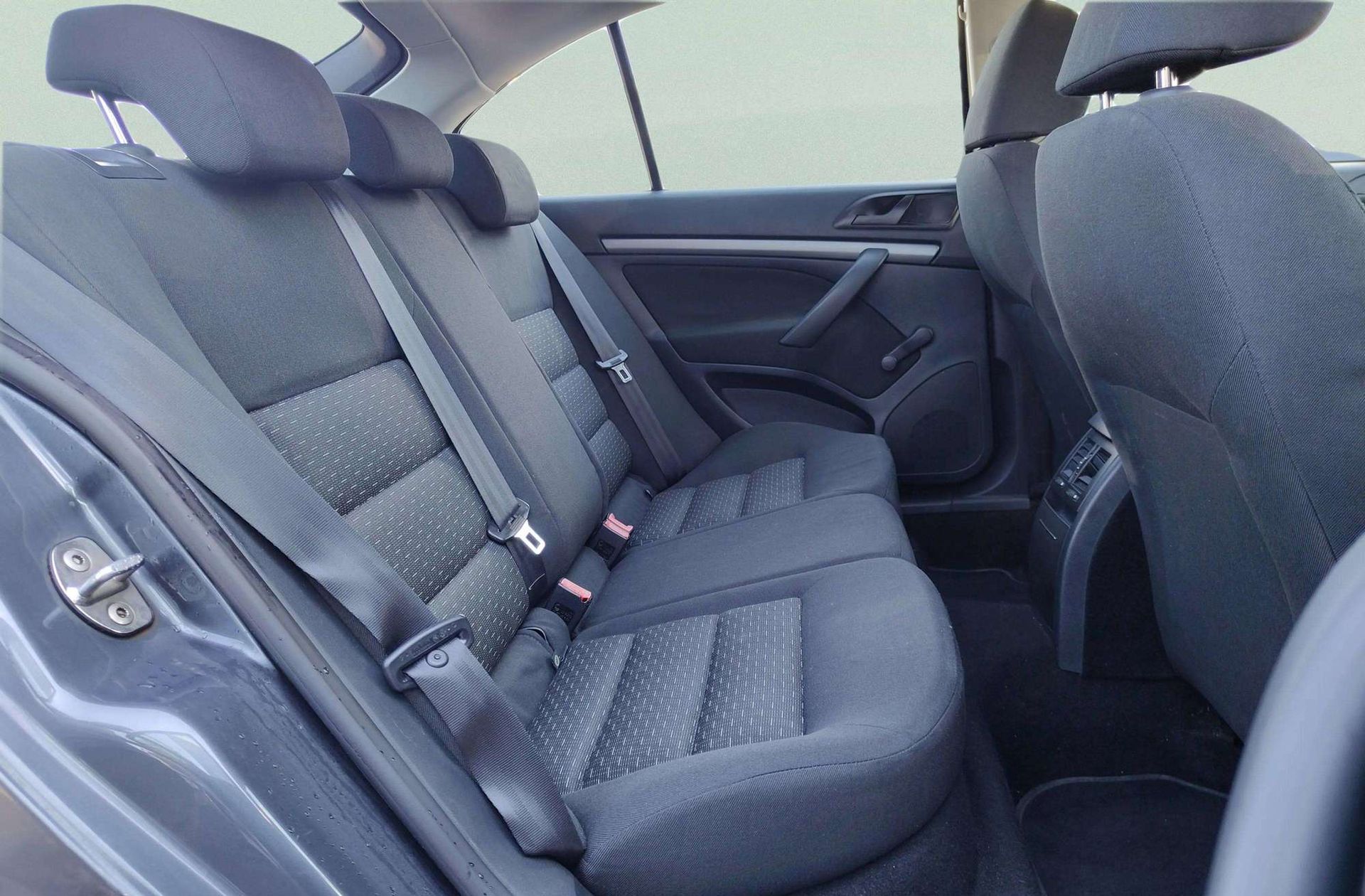 Škoda Octavia 1.6 TDI Active Plus - foto 13