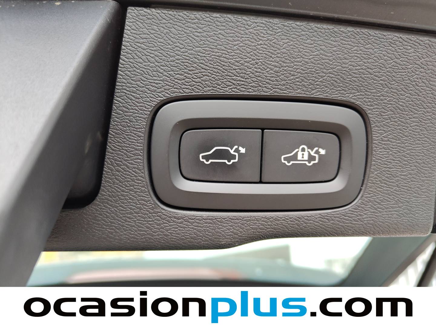 Foto Volvo XC60 Volvo XC60 B4 D Momentum Pro Auto (197 CV)