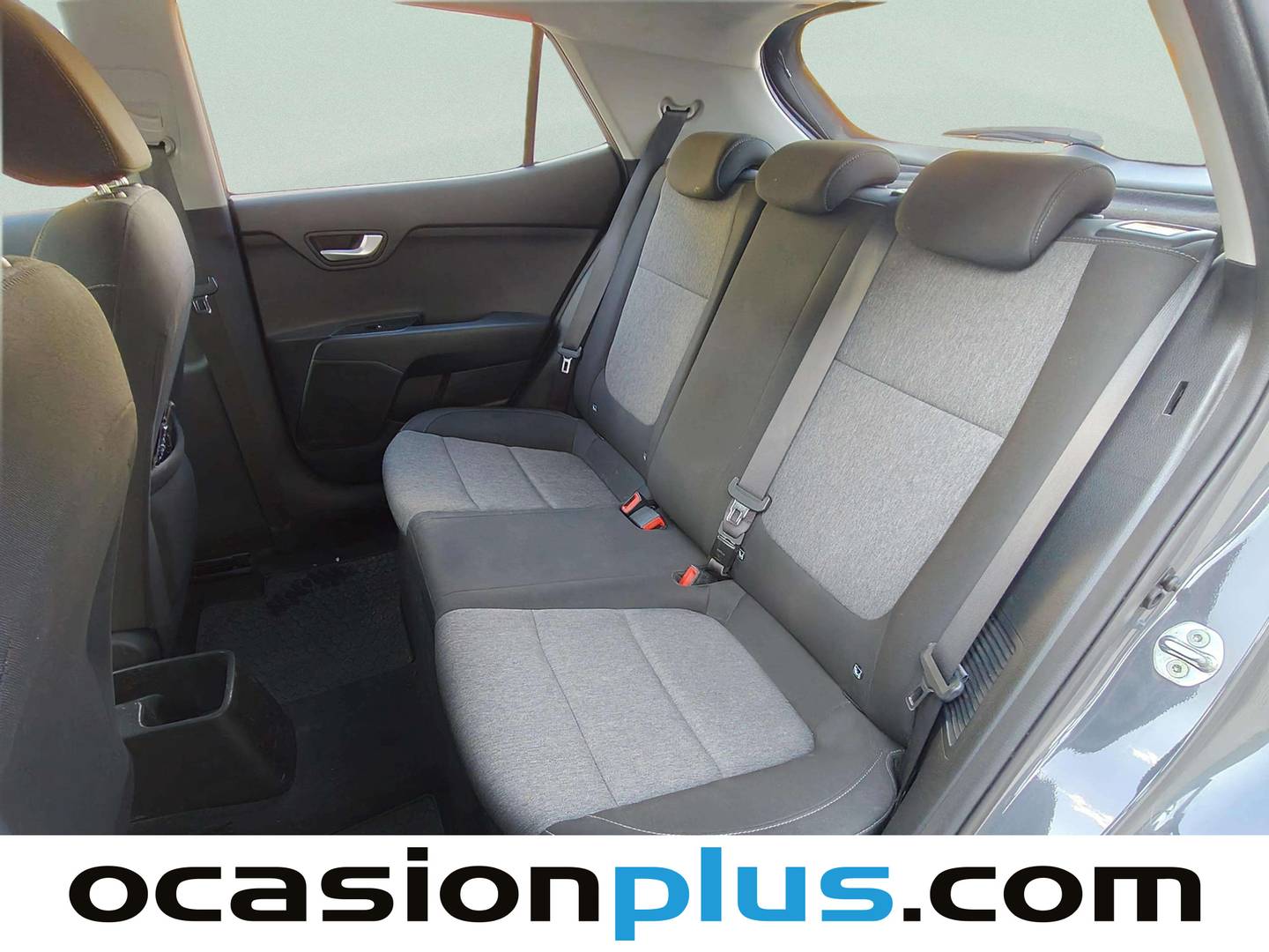 Foto asientos traseros KIA Stonic KIA Stonic 1.0 T-GDi MHEV iMT Concept (120 CV)