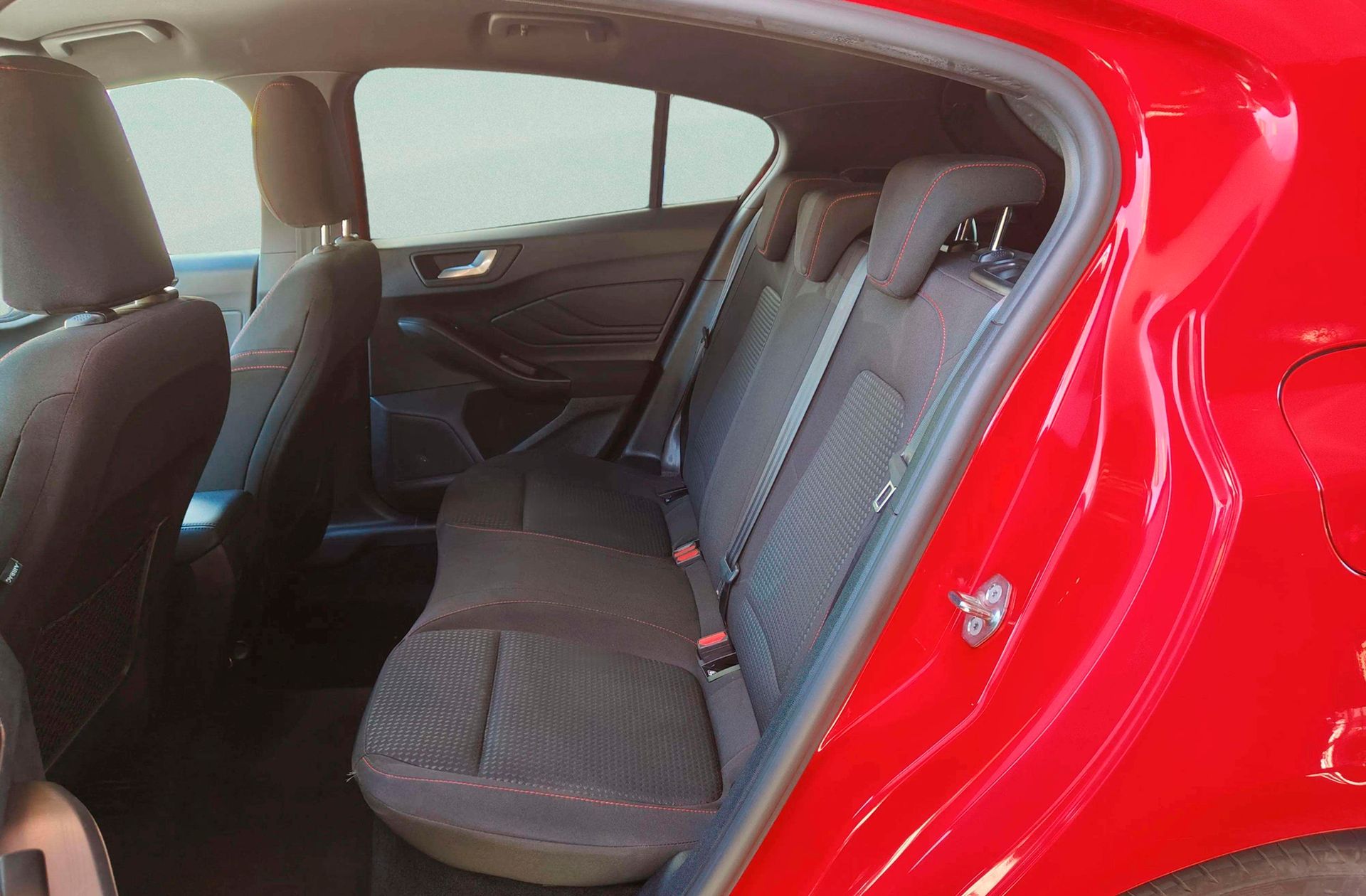 Ford Focus 1.0 EcoBoost MHEV ST-Line - foto 12