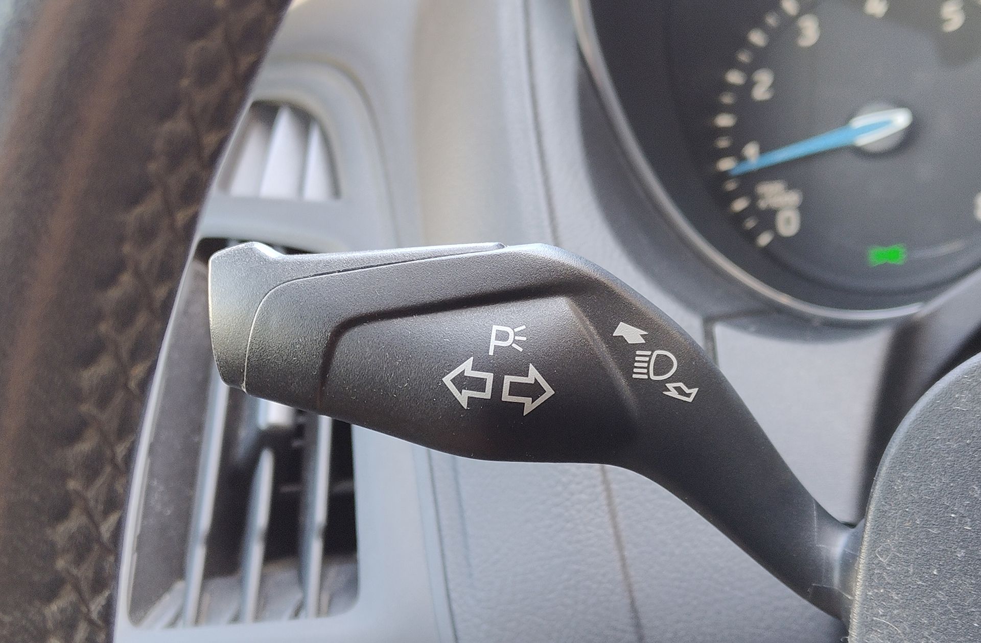 Ford Focus 1.6 TI-VCT Trend+ PowerShift - foto 24