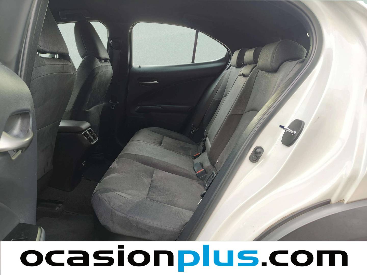 Foto asientos traseros Lexus UX Lexus UX 250h Business 2WD (184 CV)