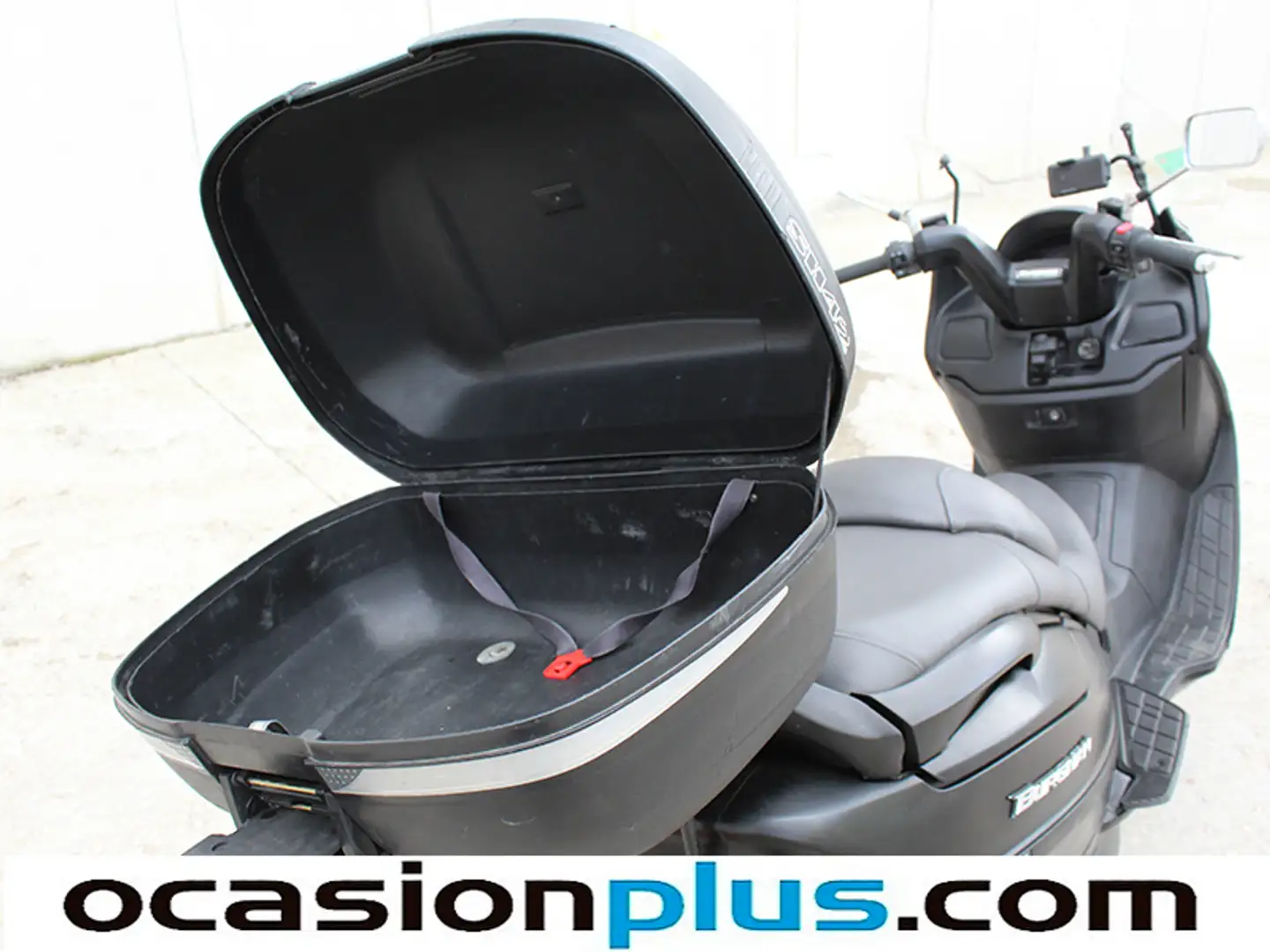 Foto Suzuki BURGMAN 400 Suzuki BURGMAN 400 400 (31 CV)