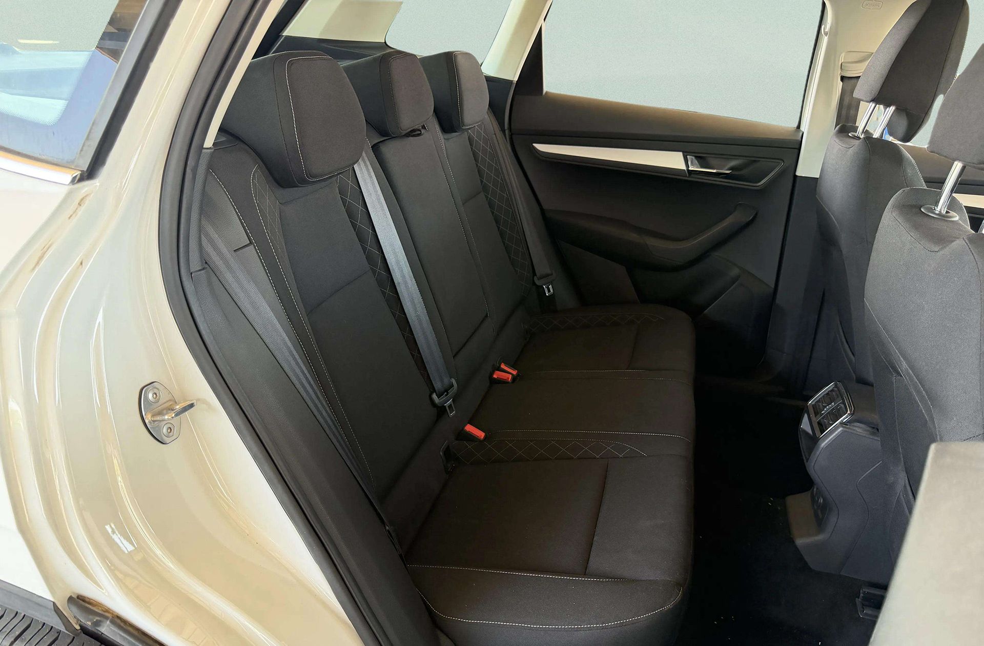 Škoda Karoq 1.5 TSI ACT Ambition - foto 15