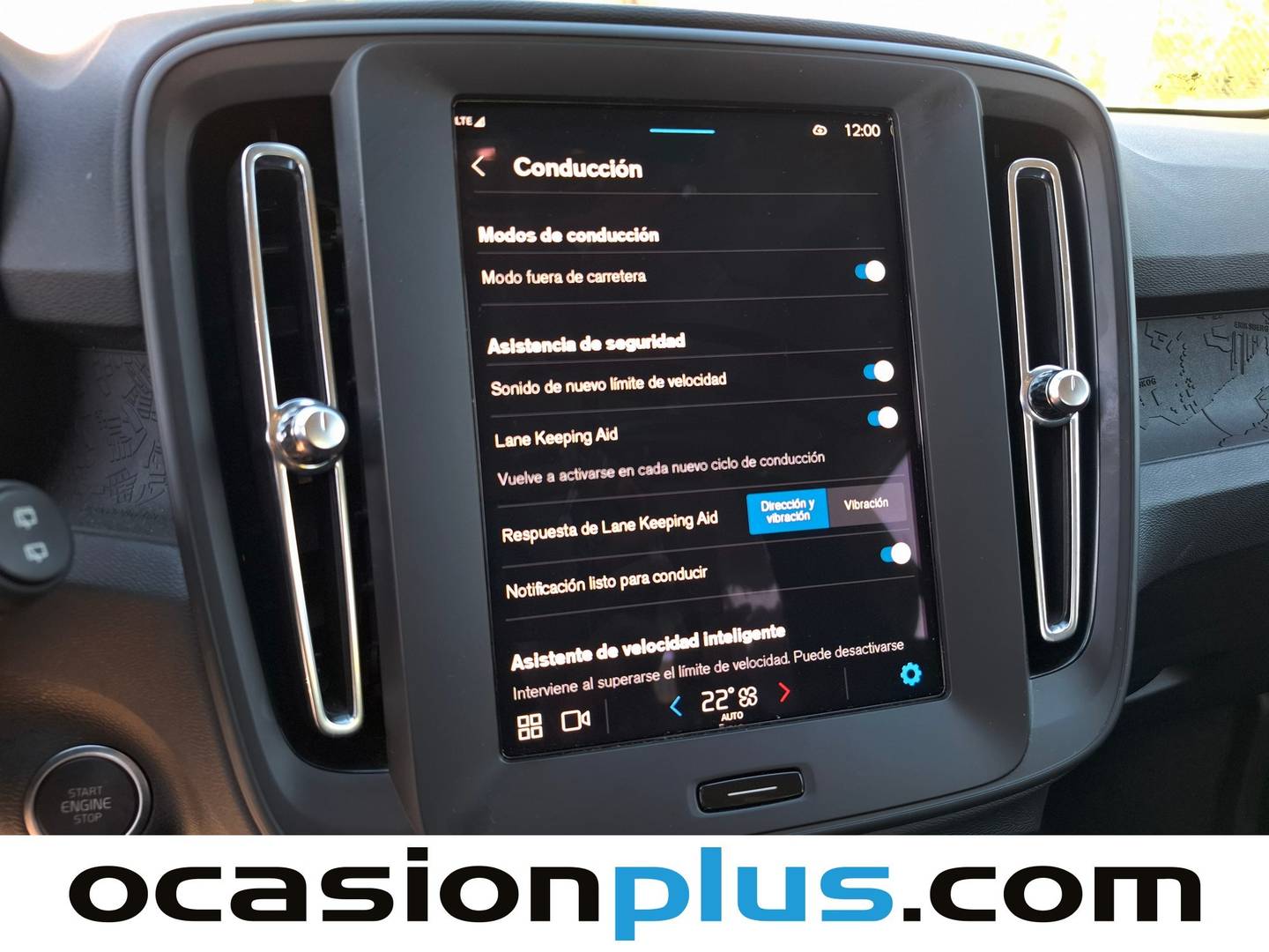 Foto Volvo XC40 Volvo XC40 B3 G Essential Auto (163 CV)