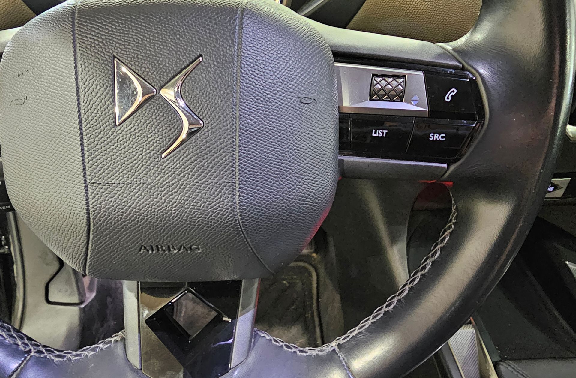DS DS 3 Crossback BlueHDi 110 So Chic - foto 28
