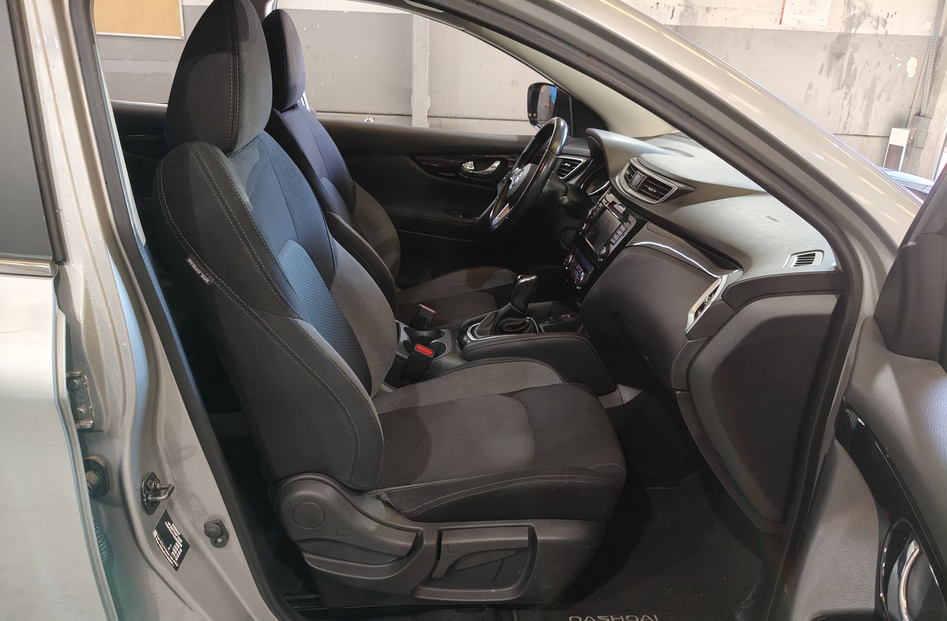 Nissan Qashqai DIG-T 160 N-Connecta 4x2 DCT - foto 17