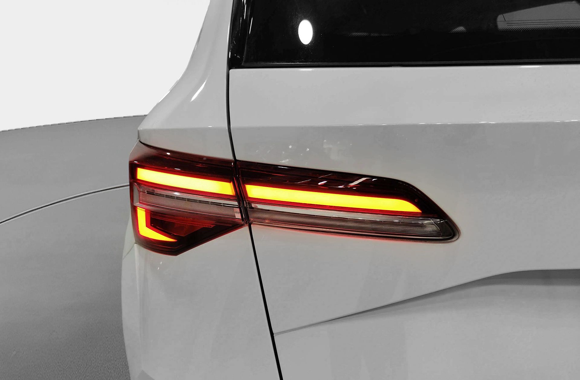 Škoda Karoq 2.0 TDI Ambition 4x4 DSG - foto 18